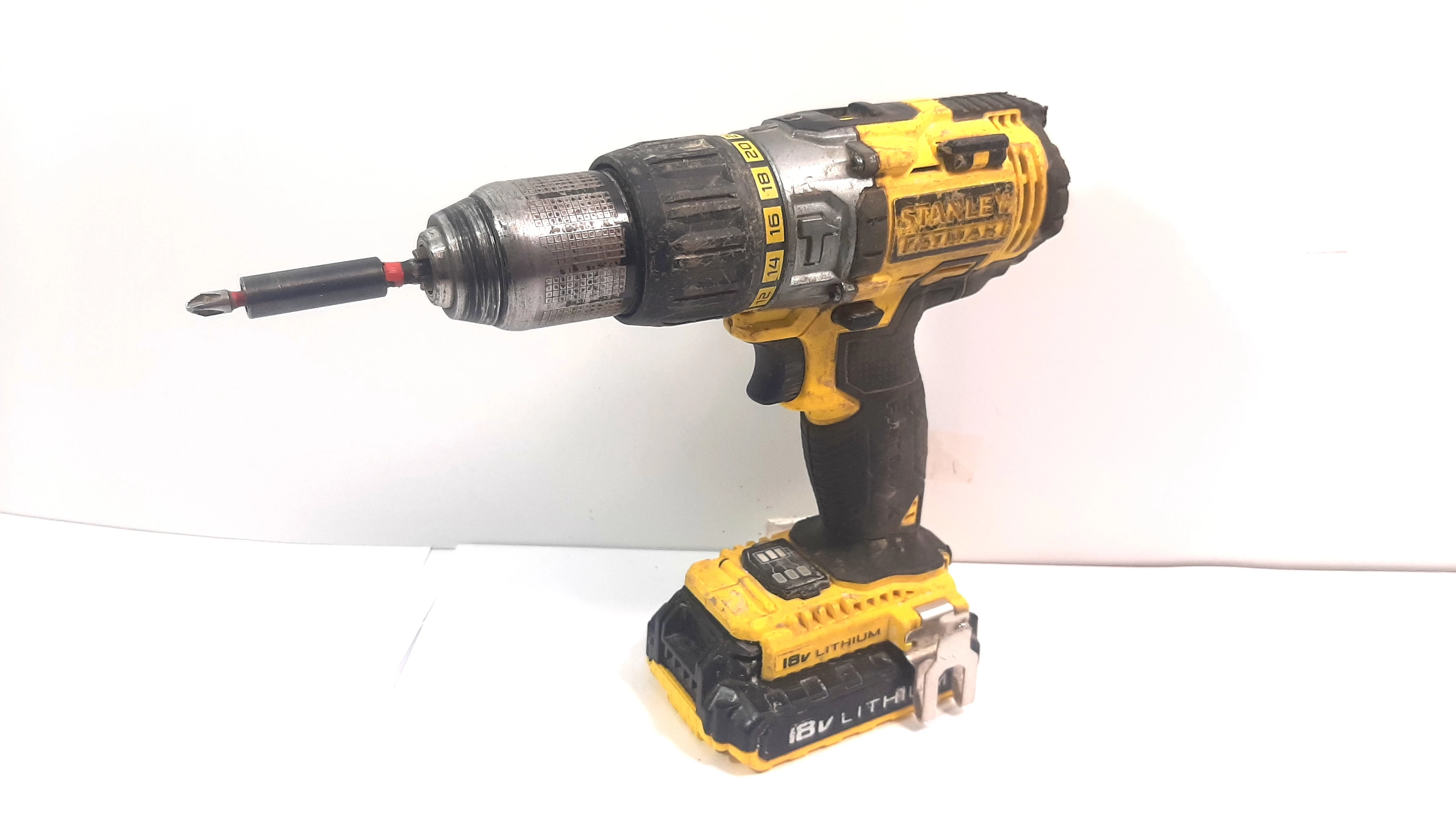 wkretarka-stanley-fatmaxx-fmc625-2aku-18v-walizka-pojemnosc-akumulatora-200