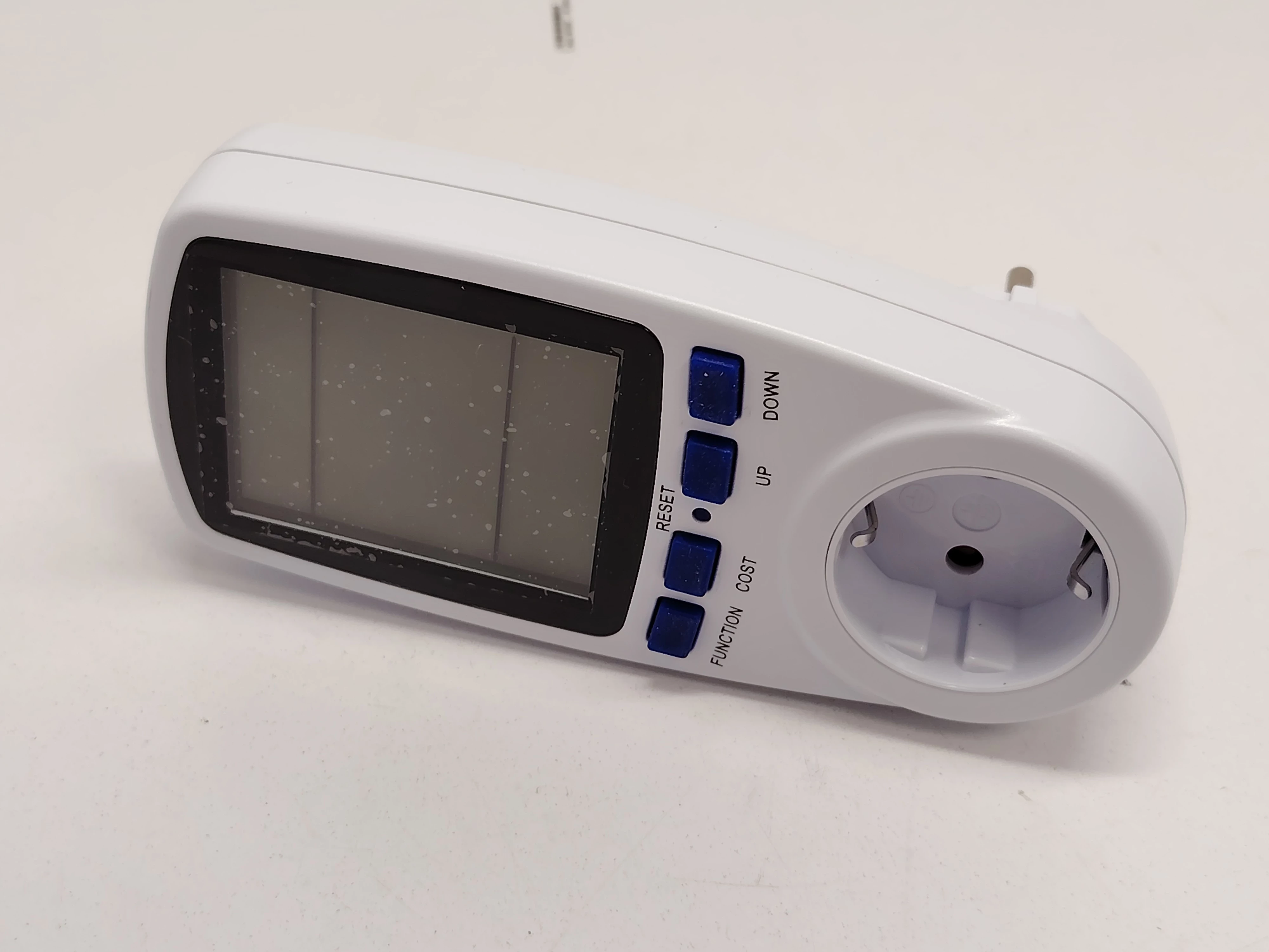 inteligentne-gniazdo-do-pomiaru-zuzycia-energii-watomierz-ean-gtin-8447100555535