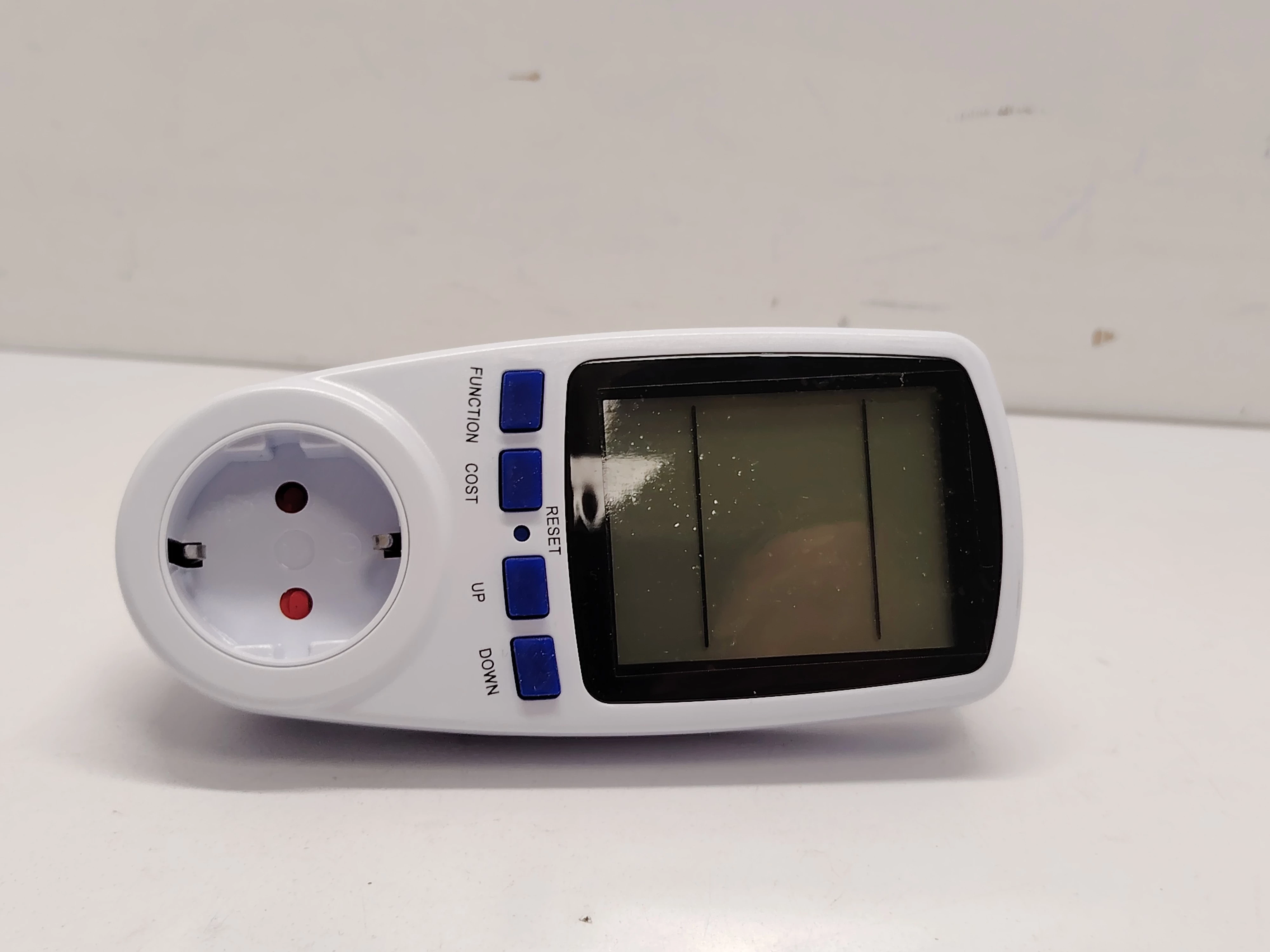 inteligentne-gniazdo-do-pomiaru-zuzycia-energii-watomierz-ean-gtin-8447100555535