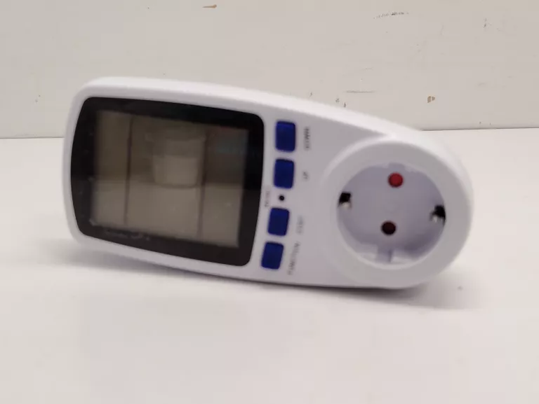 inteligentne-gniazdo-do-pomiaru-zuzycia-energii-watomierz-boh-warszawy-69-bartoszyce