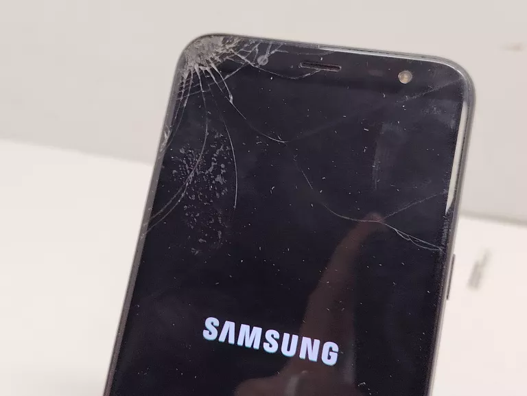 telefon-samsung-galaxy-j6-pobity-przekatna-ekranu-560