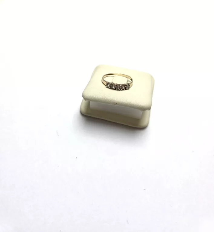 zloty-pierscionek-333-093g-r10-material-15835-2