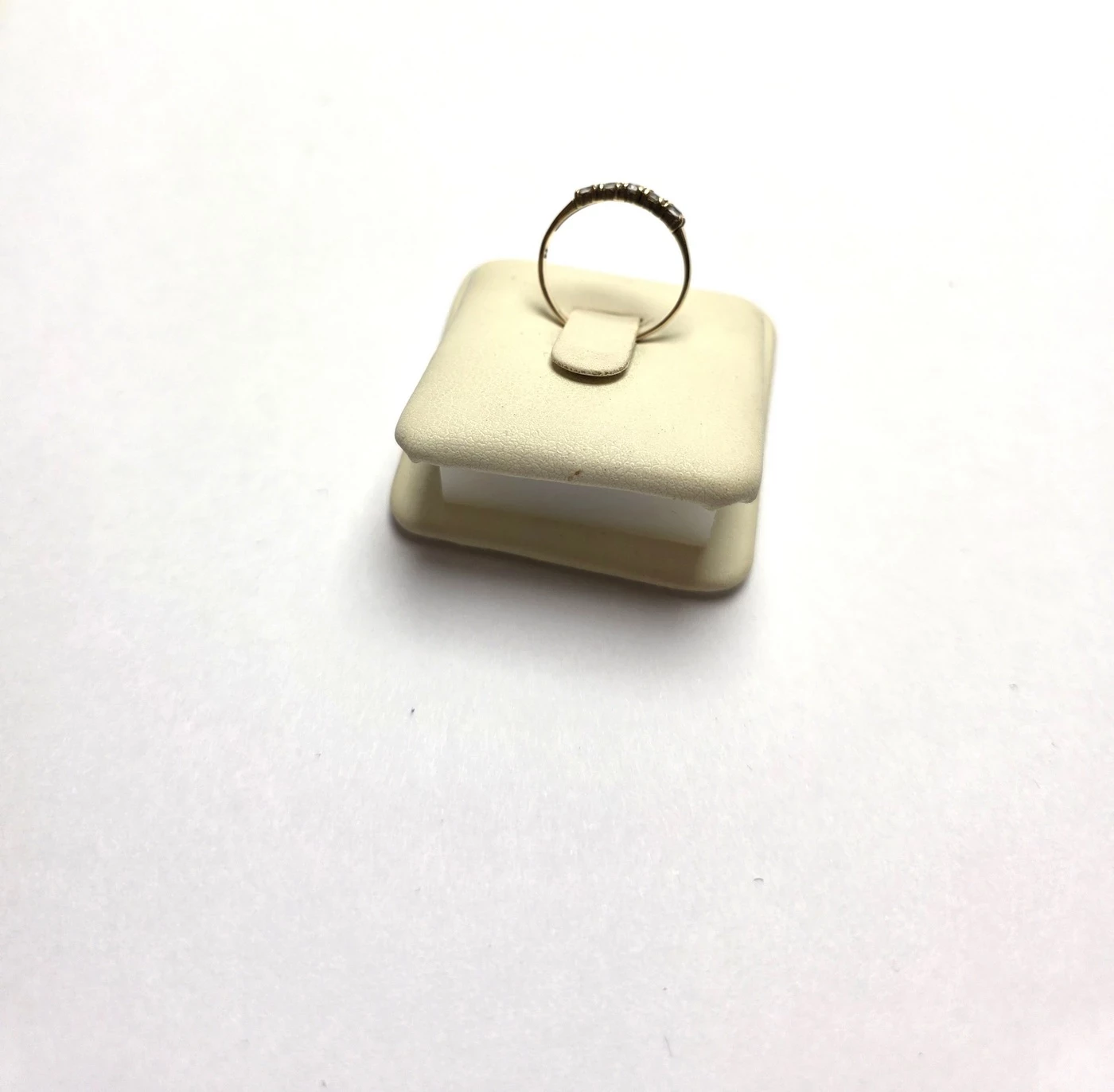 zloty-pierscionek-333-093g-r10-rodzaj-2205-2