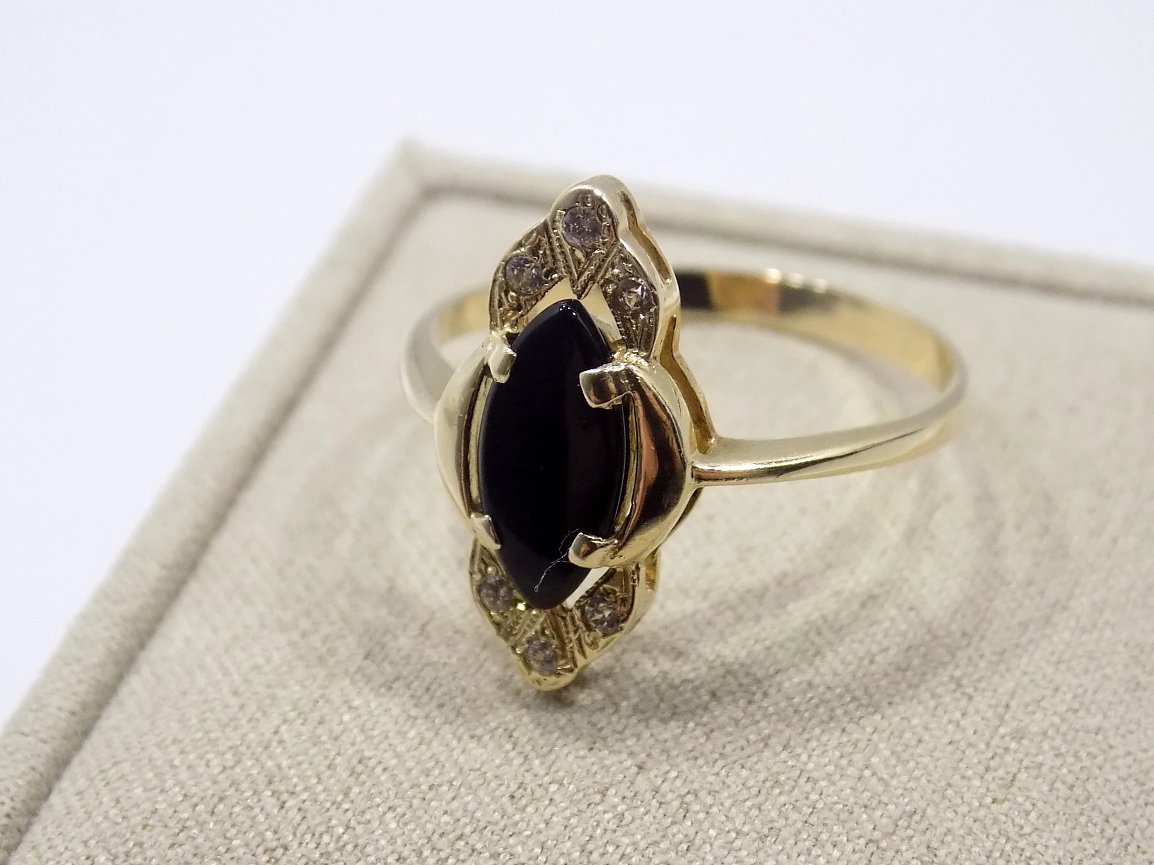 zloty-pierscionek-z-oczkiem-waga-ok-327-proba-585-material-15835-2