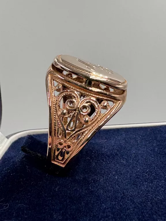 precyzyjnie-wykonany-zloty-sygnet-z-inicjalami-p585-693g-r20-kod-producenta-precyzyjnie-wykonany-zloty-sygnet-z-inicjalam