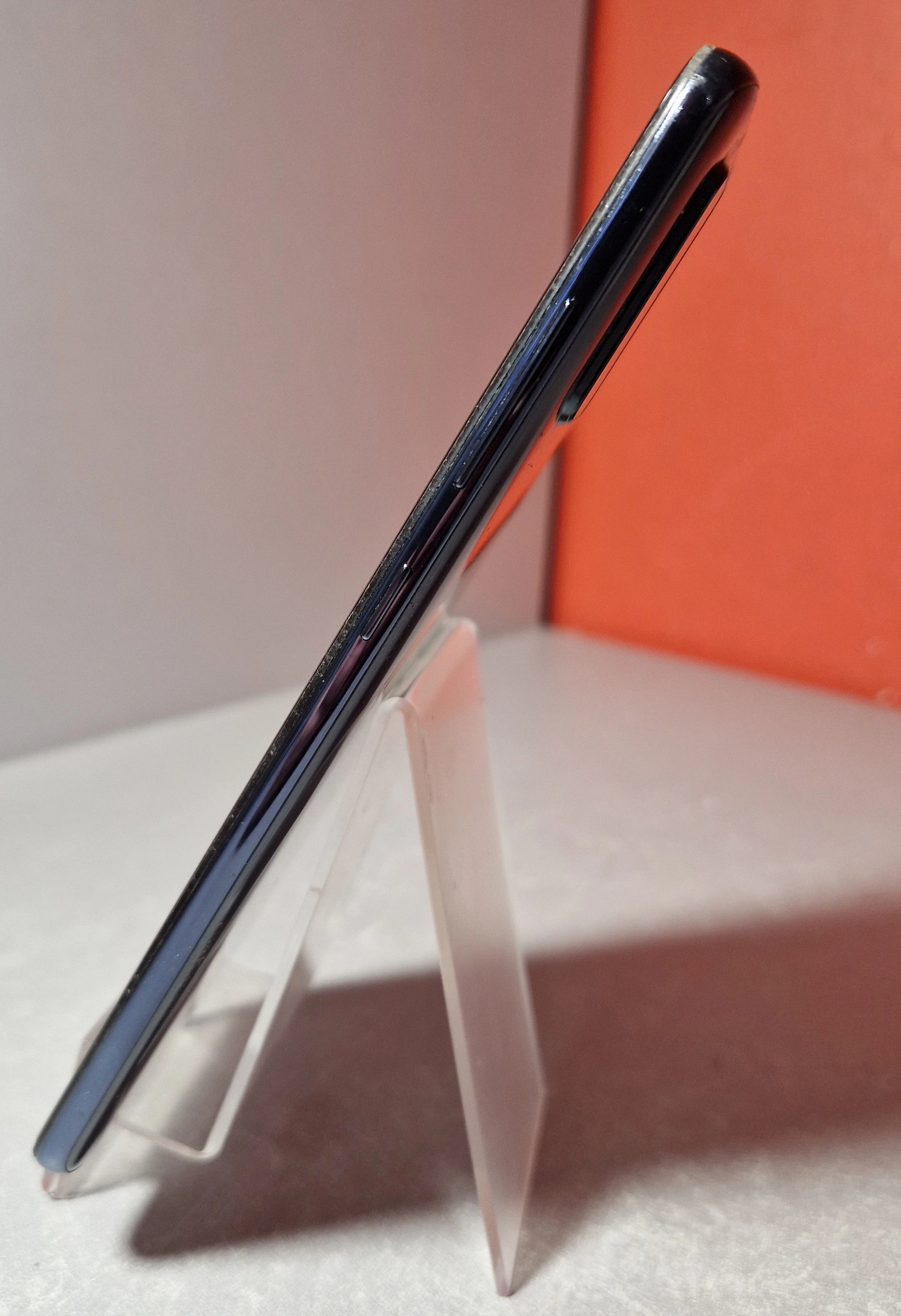 telefon-galaxy-a71-6gb128gb-przekatna-ekranu-670