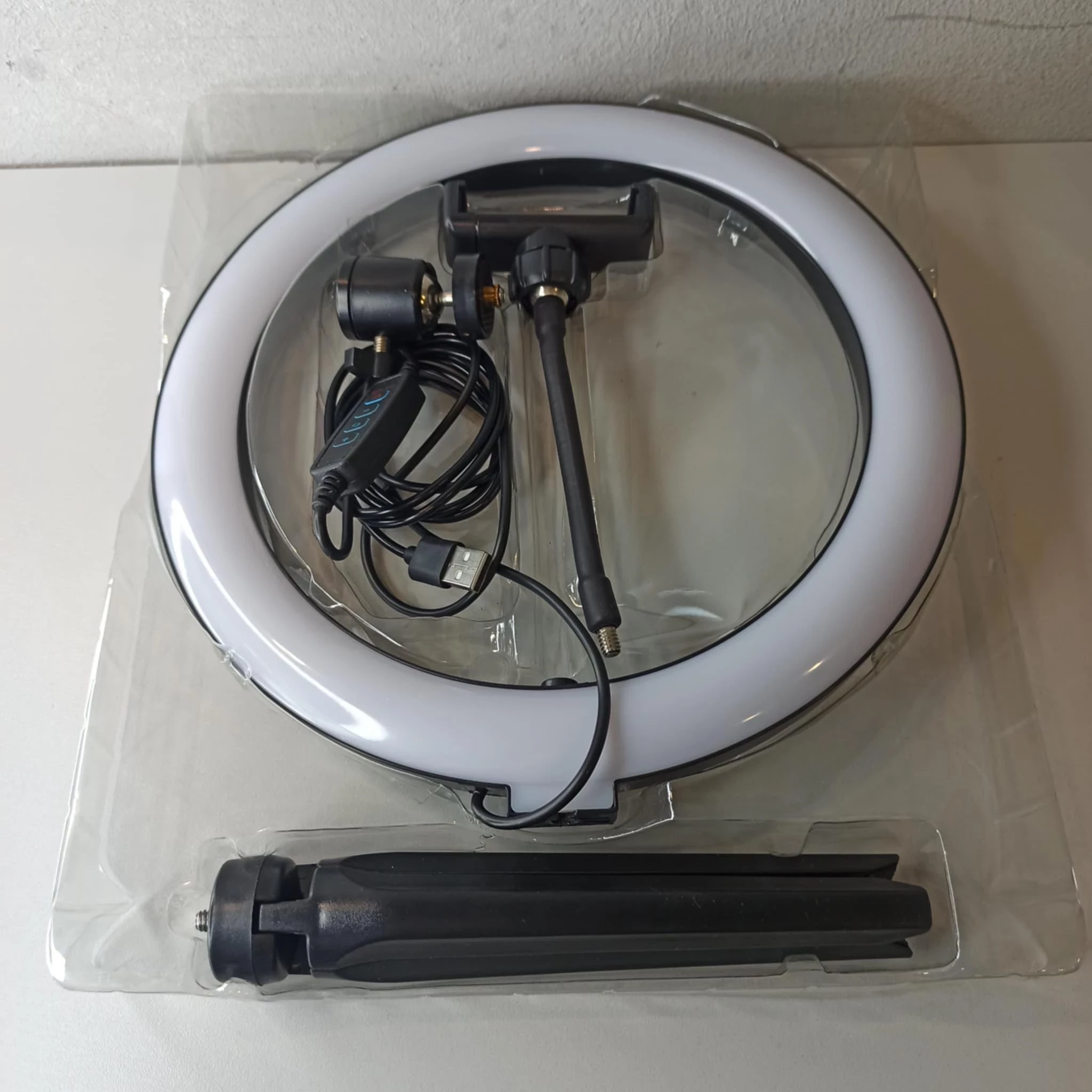 tracer-ring-26c-lampa-pierscieniowa-led-model-lampa-do-selfie-pierscieniowa