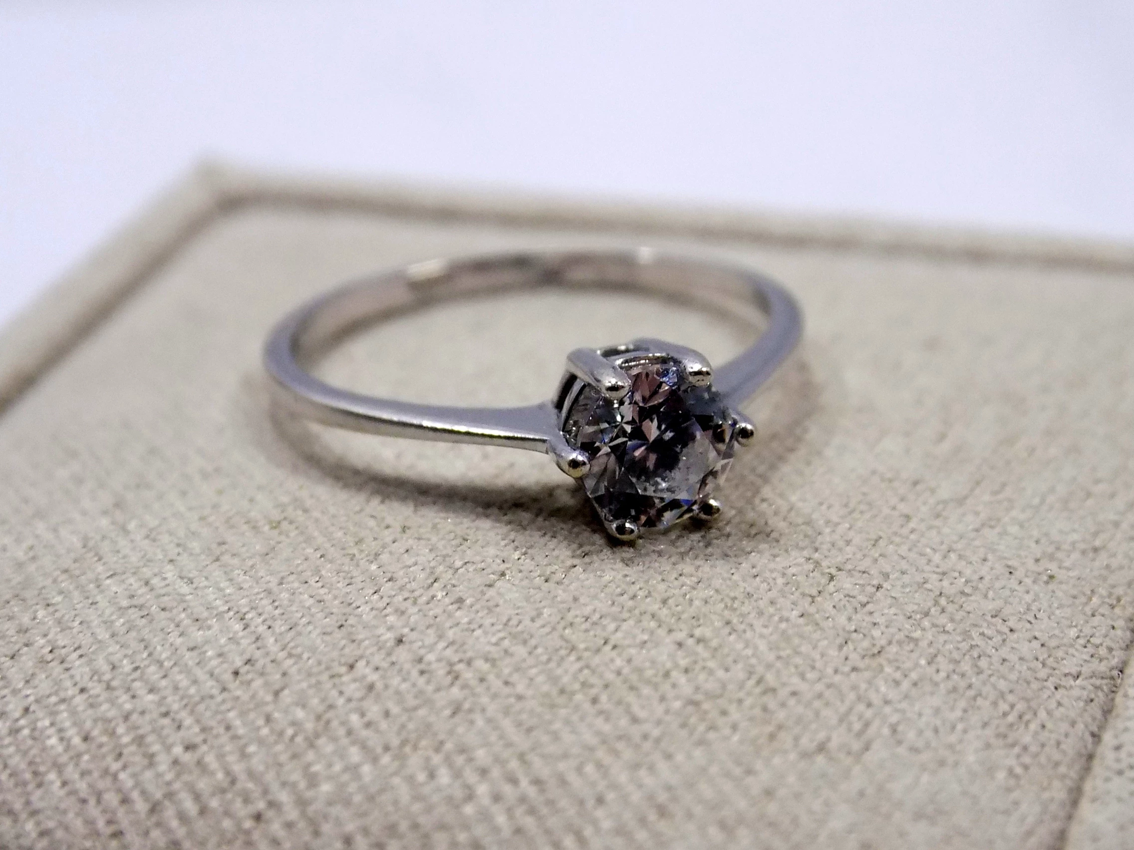 pierscionek-biale-zloto-waga-125-proba-585-kamien-17088-128