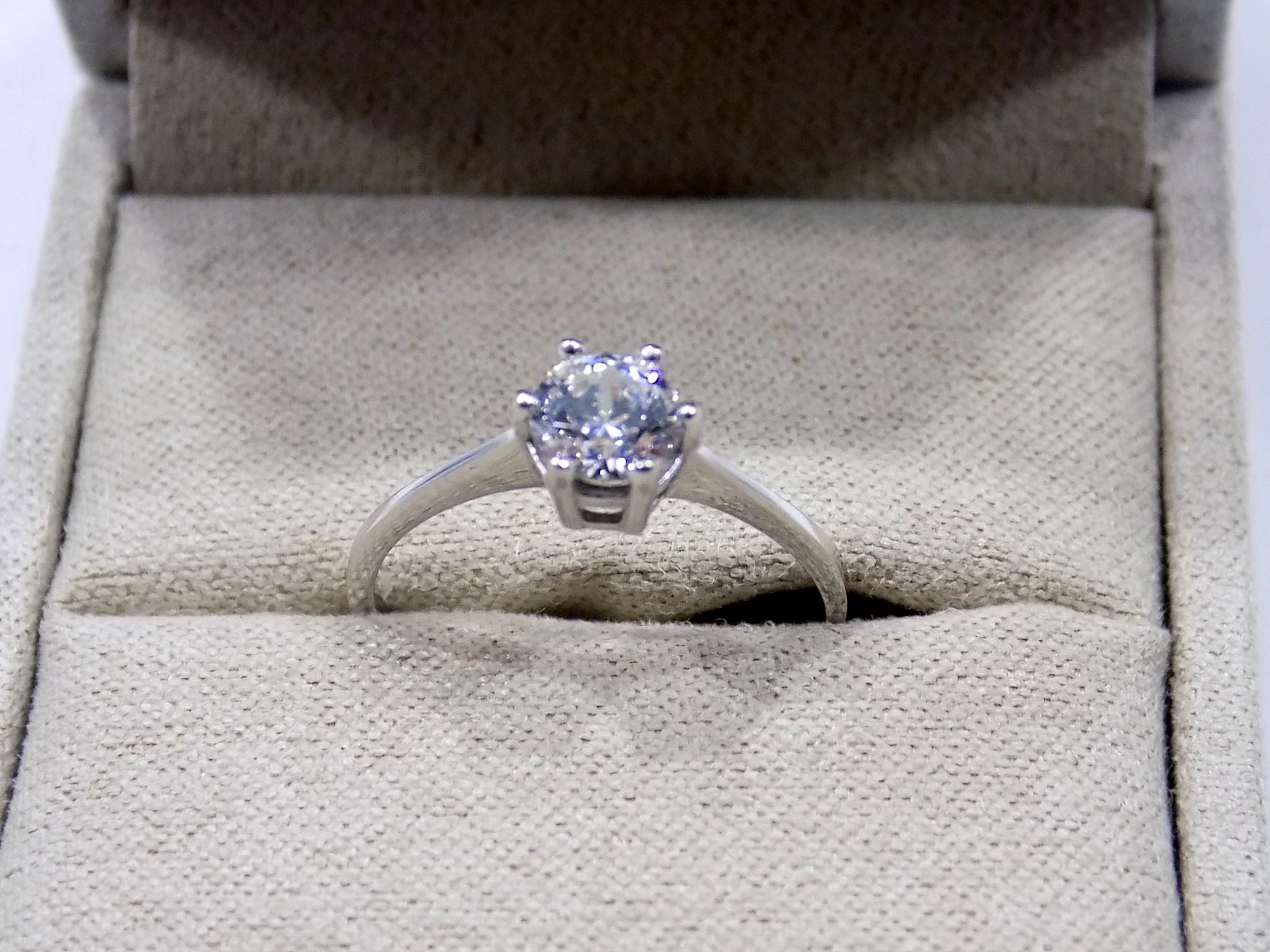 pierscionek-biale-zloto-waga-125-proba-585-rozmiarsrednica-wew-mm-372-5