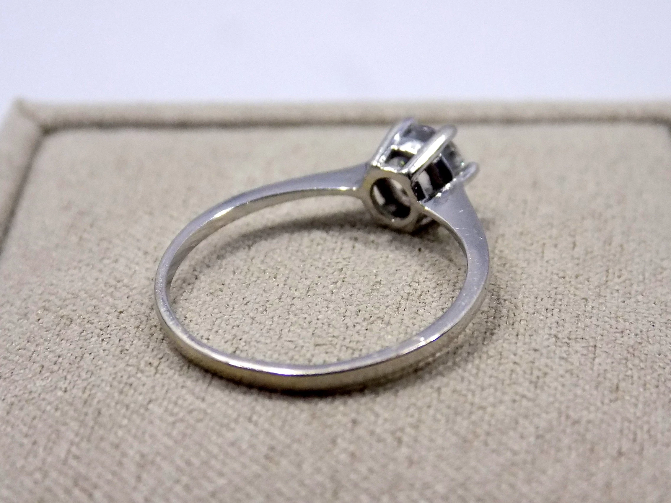 pierscionek-biale-zloto-waga-125-proba-585-material-15835-1