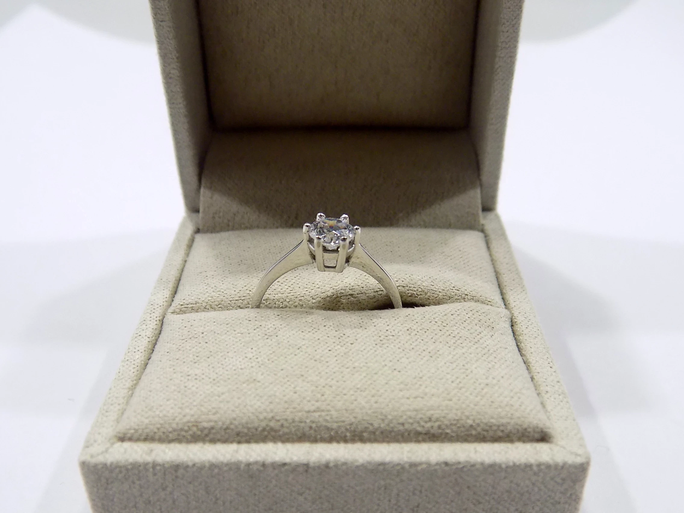 pierscionek-biale-zloto-waga-125-proba-585-wyzwolenia-28-ozimek