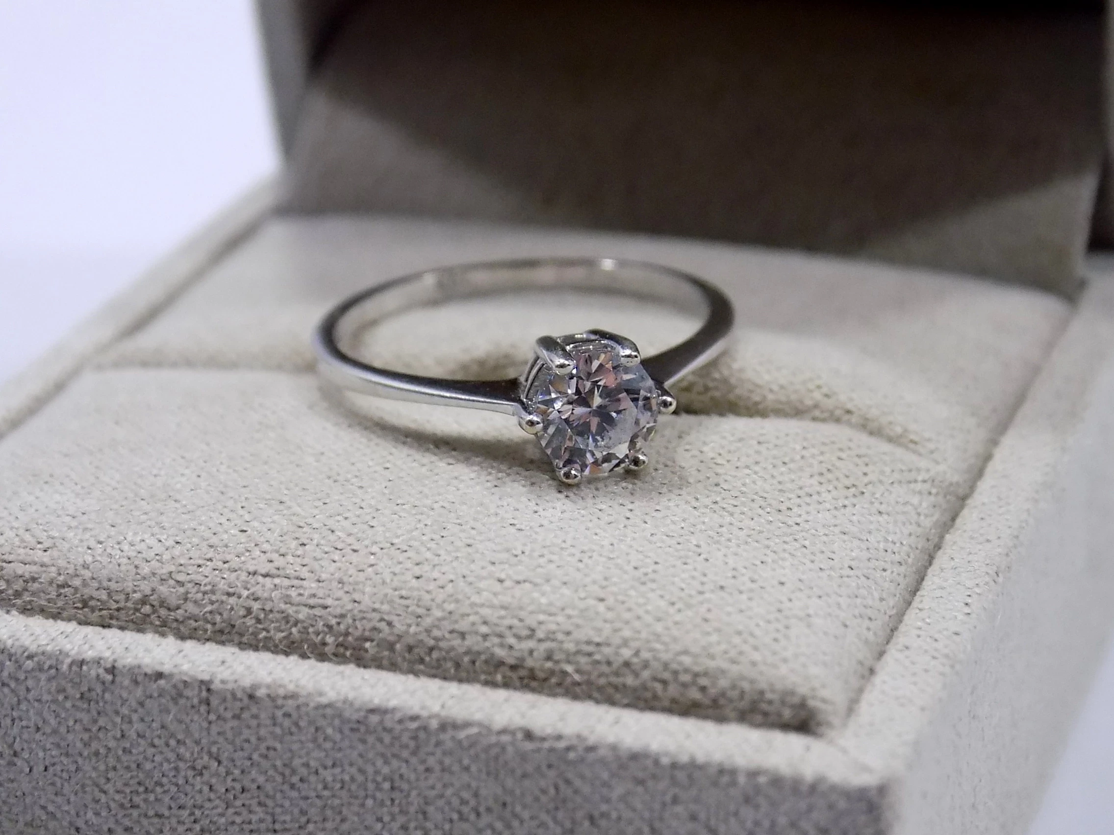 pierscionek-biale-zloto-waga-125-proba-585-rodzaj-2205-16