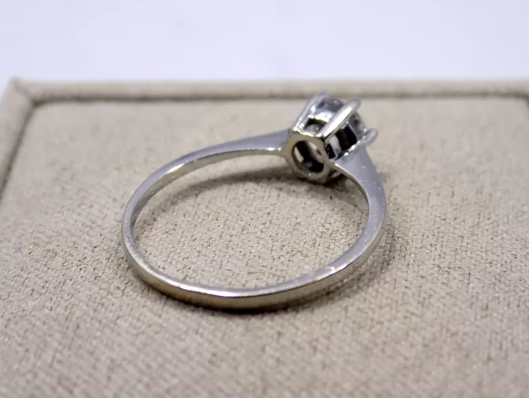 pierscionek-biale-zloto-waga-125-proba-585-material-15835-1