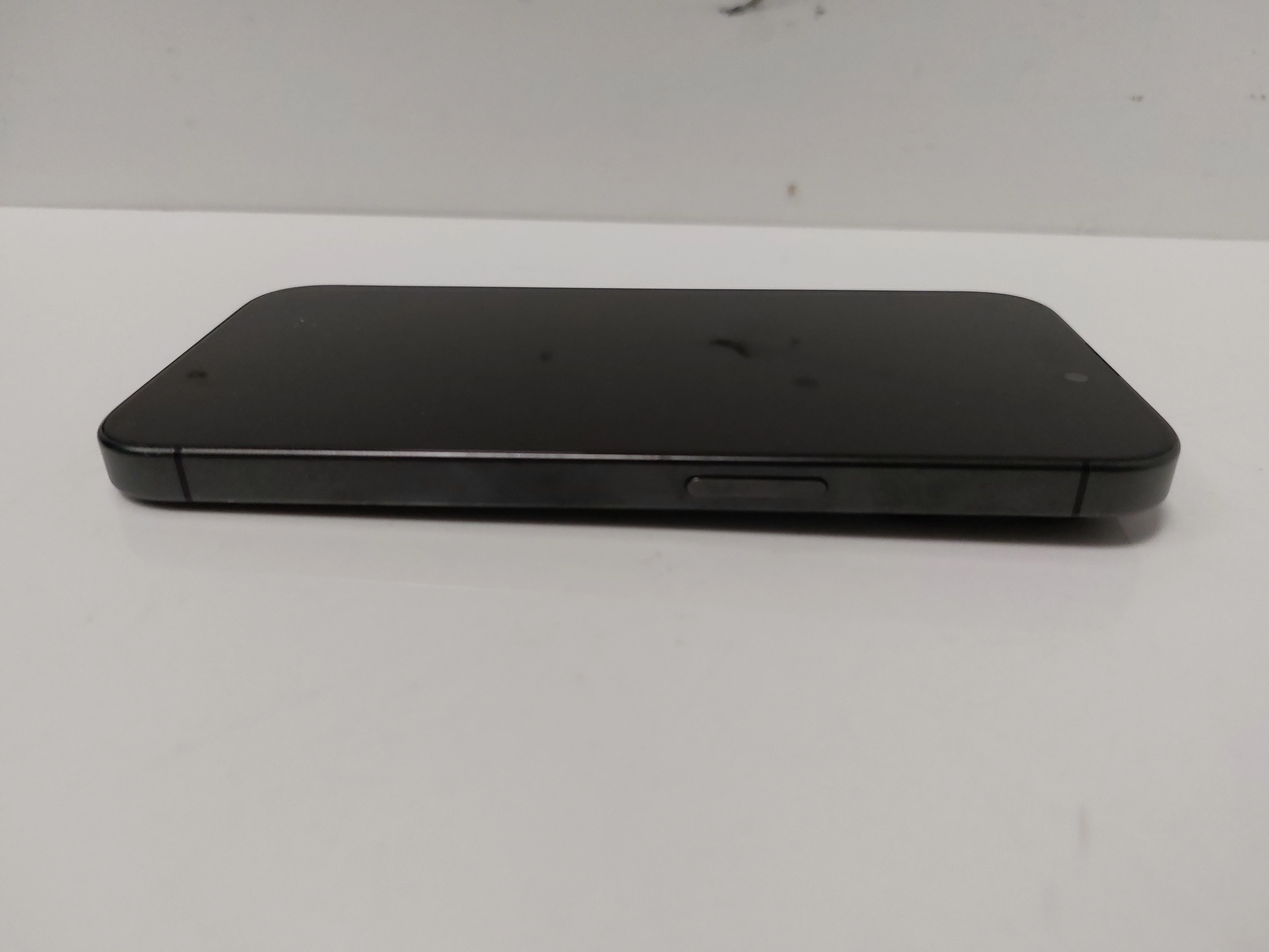 telefon-iphone-15-pro-128gb-polecam-przekatna-ekranu-610