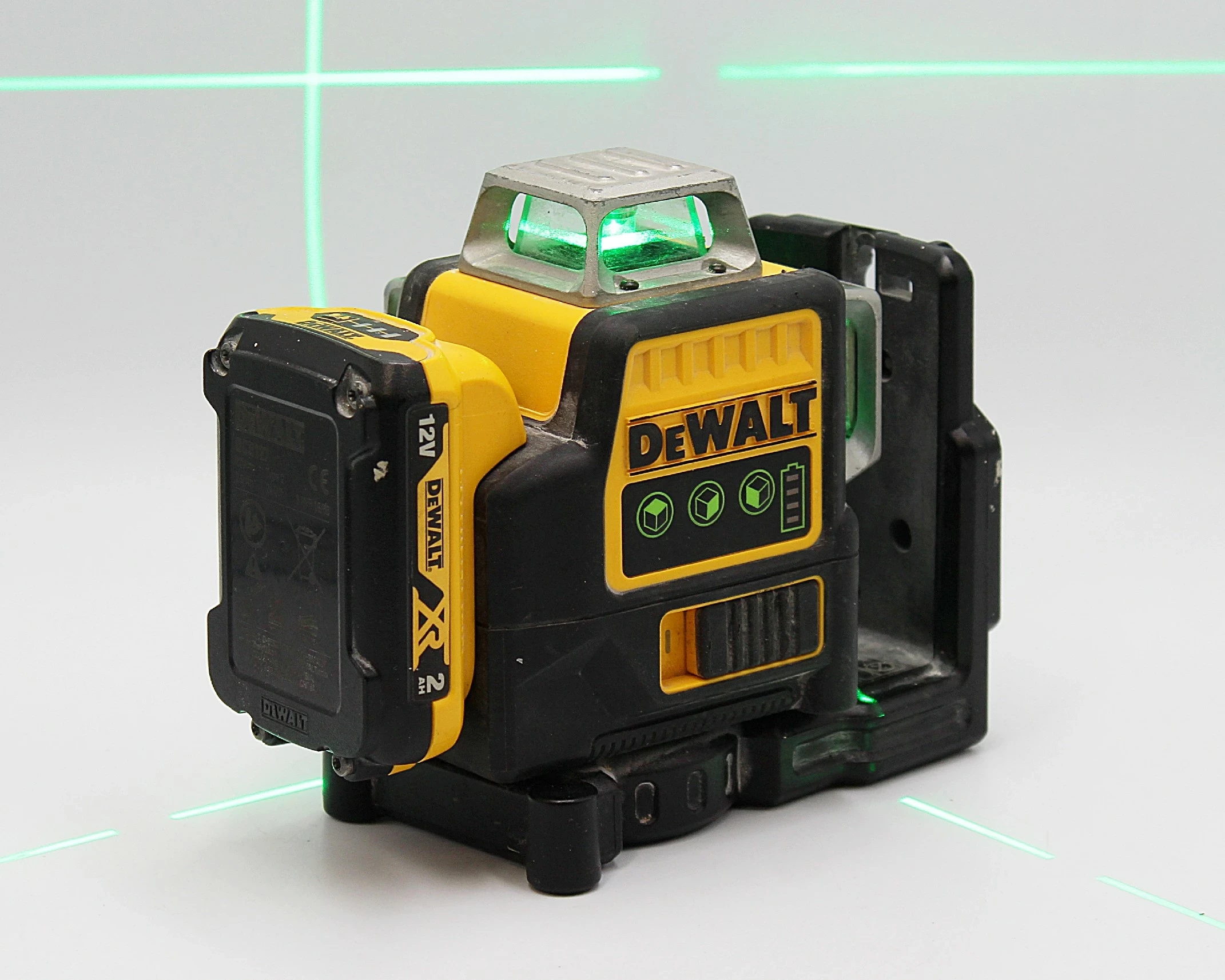 akumulatorowy-laser-krzyzowy-dewalt-dce089g-zielona-wiazka-stan-11323-2