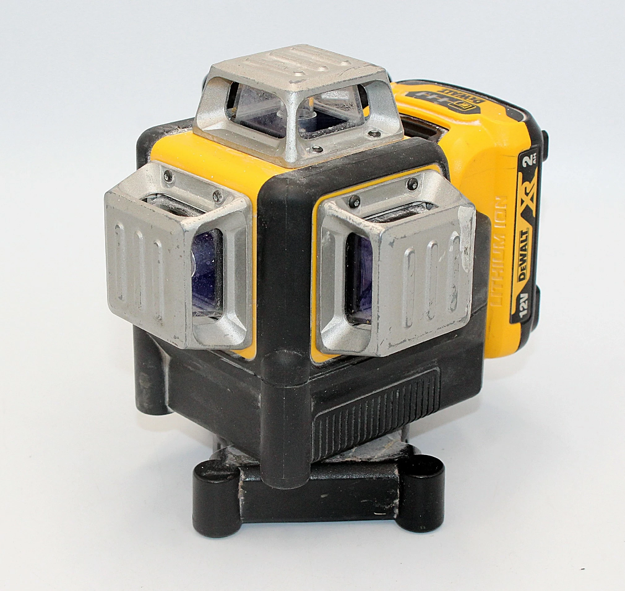 akumulatorowy-laser-krzyzowy-dewalt-dce089g-zielona-wiazka-model-dce089g