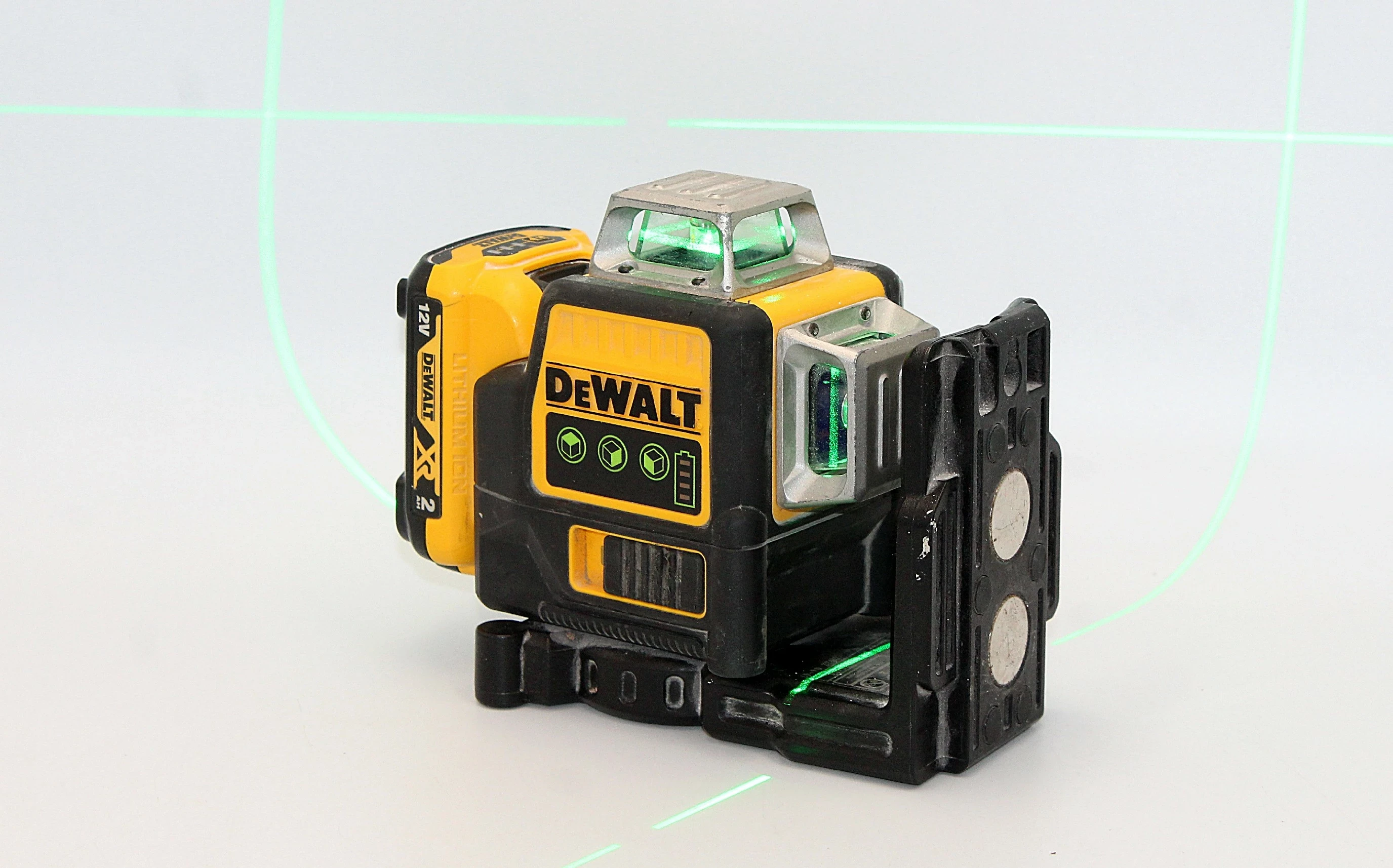 akumulatorowy-laser-krzyzowy-dewalt-dce089g-zielona-wiazka-ean-gtin-5035048733790