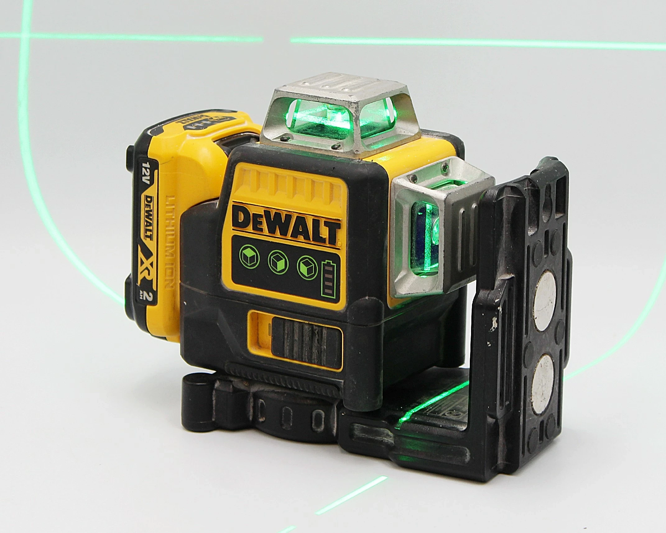 akumulatorowy-laser-krzyzowy-dewalt-dce089g-zielona-wiazka-glogowska-160-poznan