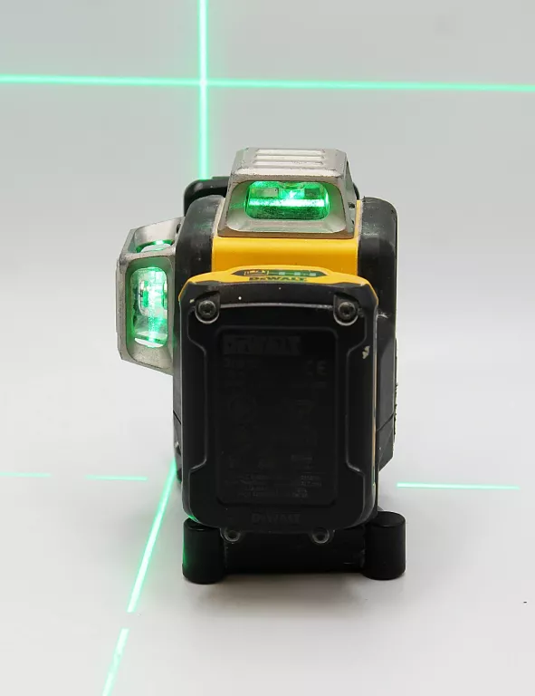 akumulatorowy-laser-krzyzowy-dewalt-dce089g-zielona-wiazka-maksymalny-zasieg-pracy-30