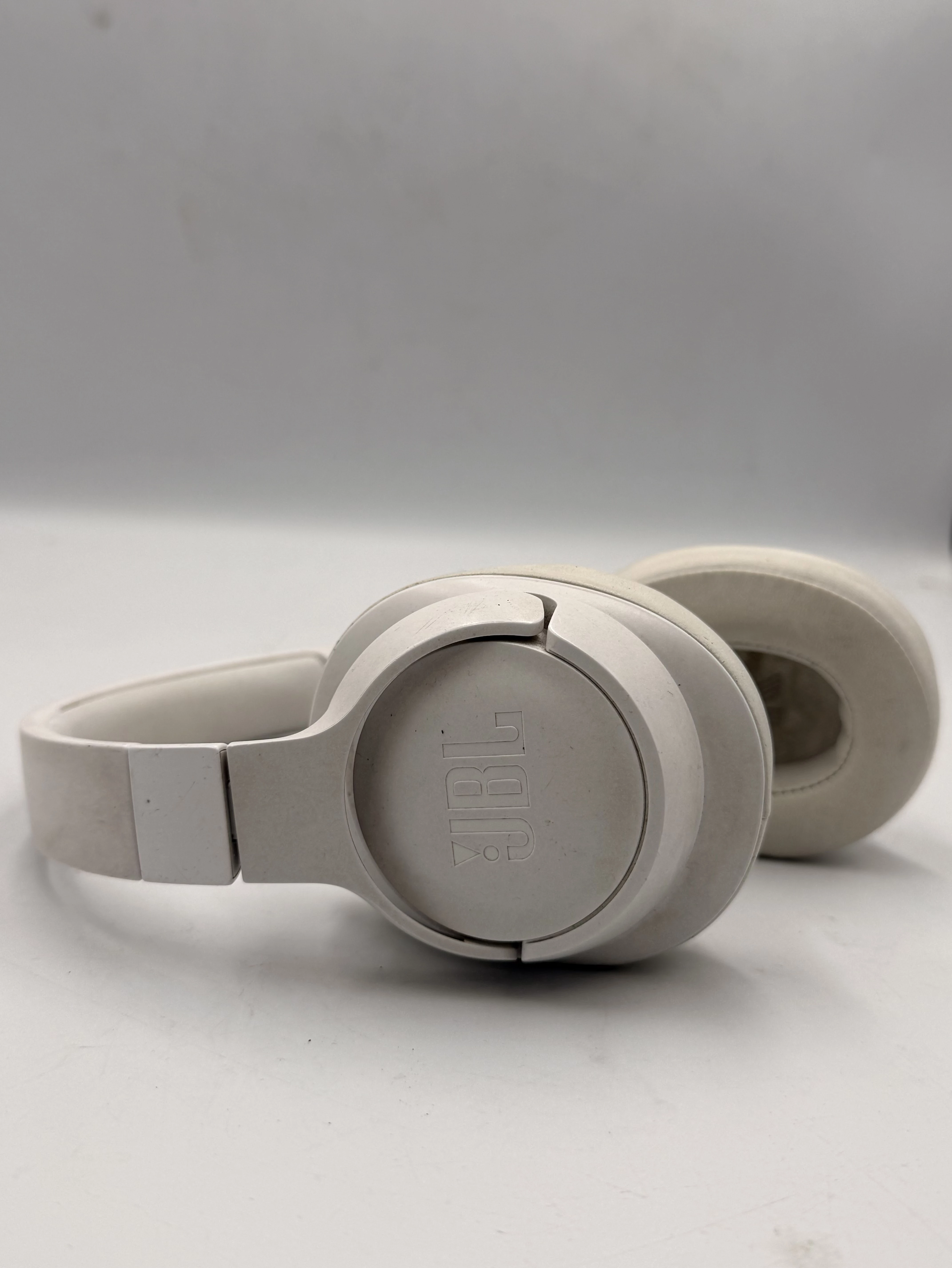 sluchawki-jbl-biale-bt720-pilsudskiego-80-bytom-sj