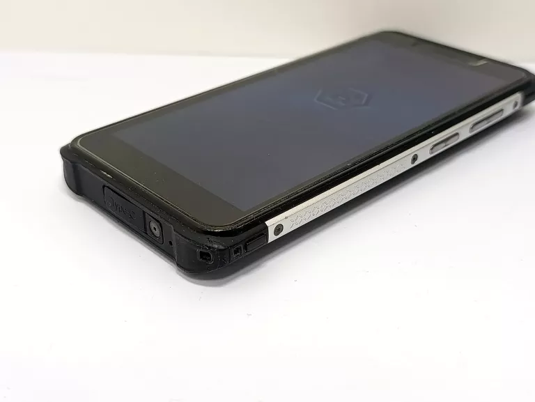 telefon-telefon-hammer-iron-4-432gb-przekatna-ekranu-550