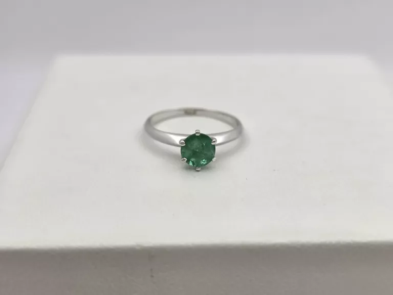 pierscionek-z-bialego-zlota-szmaragd-585-14k-r12-174g-waga-129