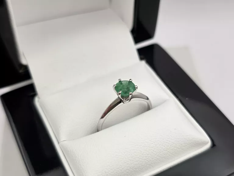 pierscionek-z-bialego-zlota-szmaragd-585-14k-r12-174g-material-15835-2