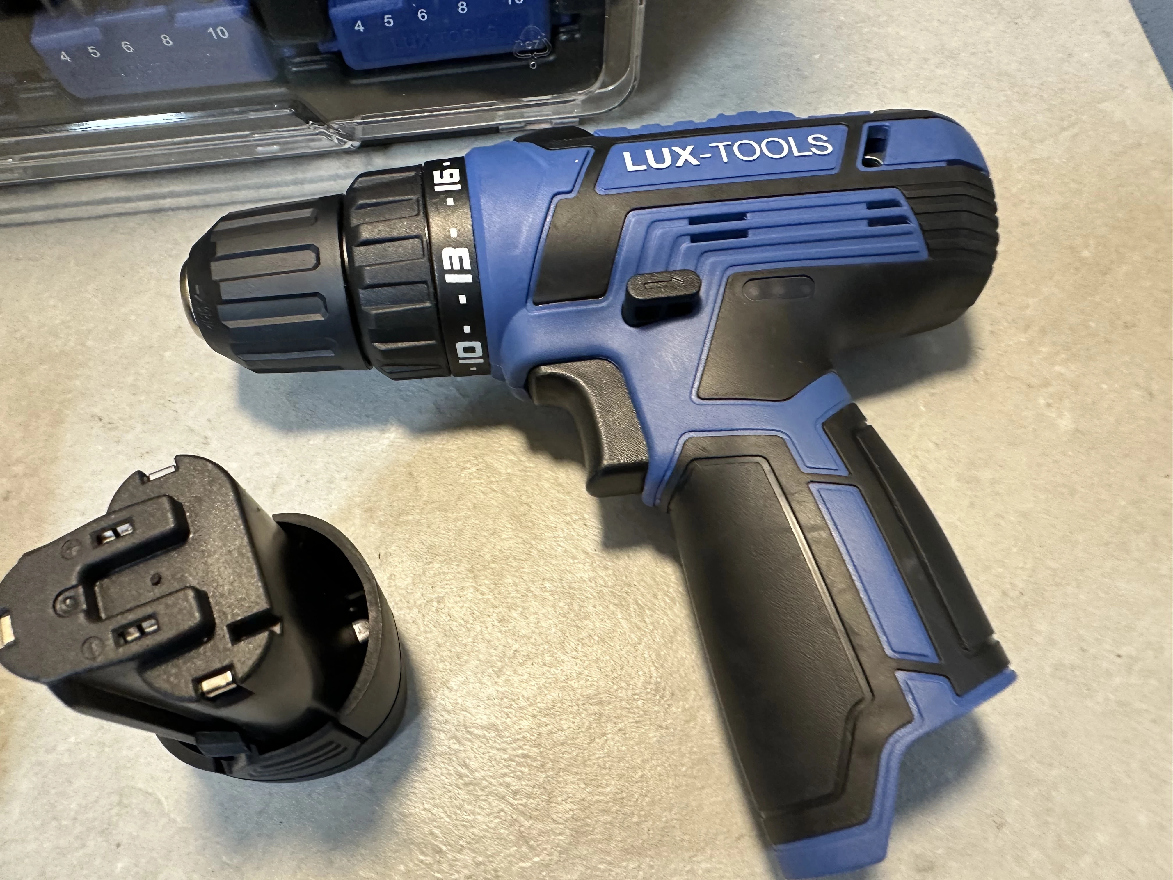 wkretarka-lux-tools-v-010424-w-walizce-z-akcesoriami-stan-11323-2