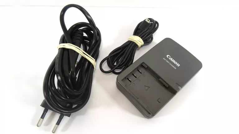 lustrzanka-cyfrowa-canon-400d-opbiektyw-efs18-55m-pokrowiec-ladowarka-w-zestawie-814-2