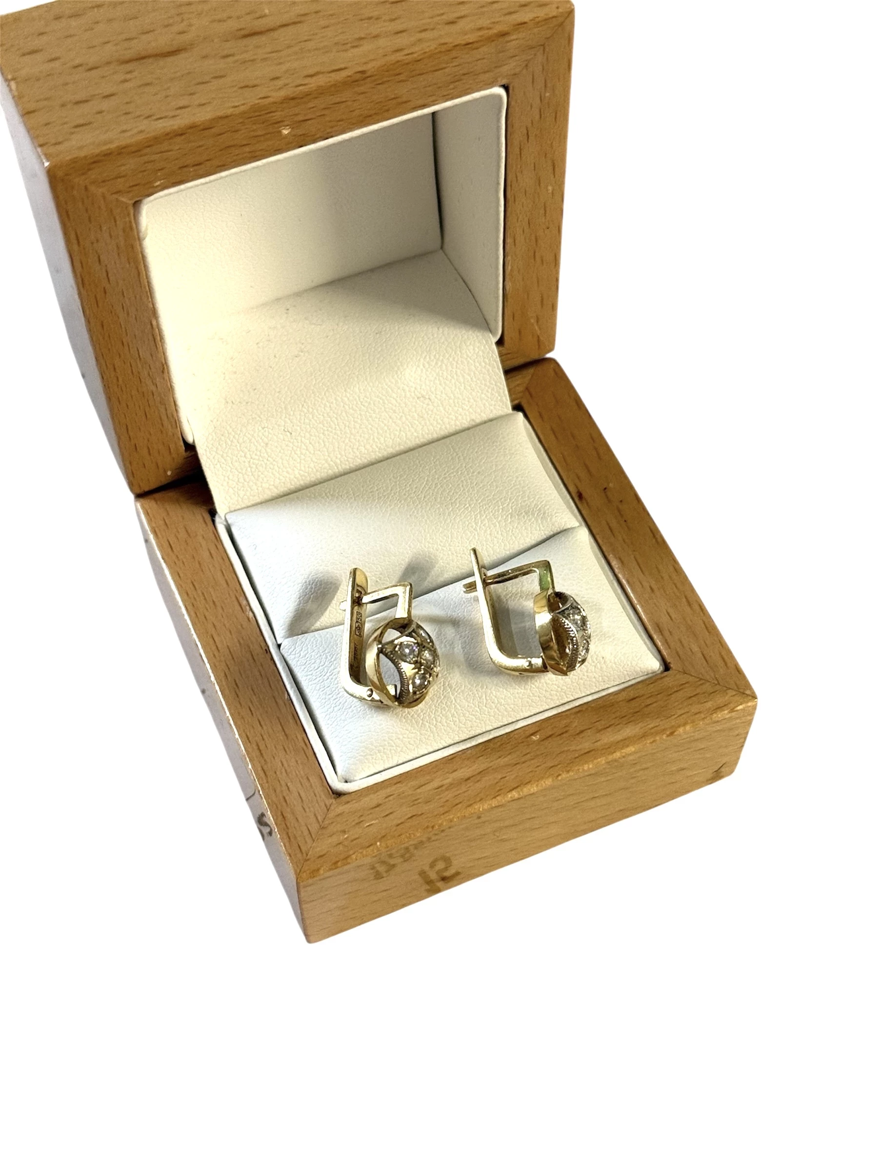 piekne-zlote-kolczyki-z-brylantami-material-15835-2