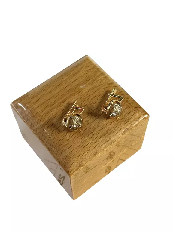 piekne-zlote-kolczyki-z-brylantami-rodzaj-zapiecia-2207-4