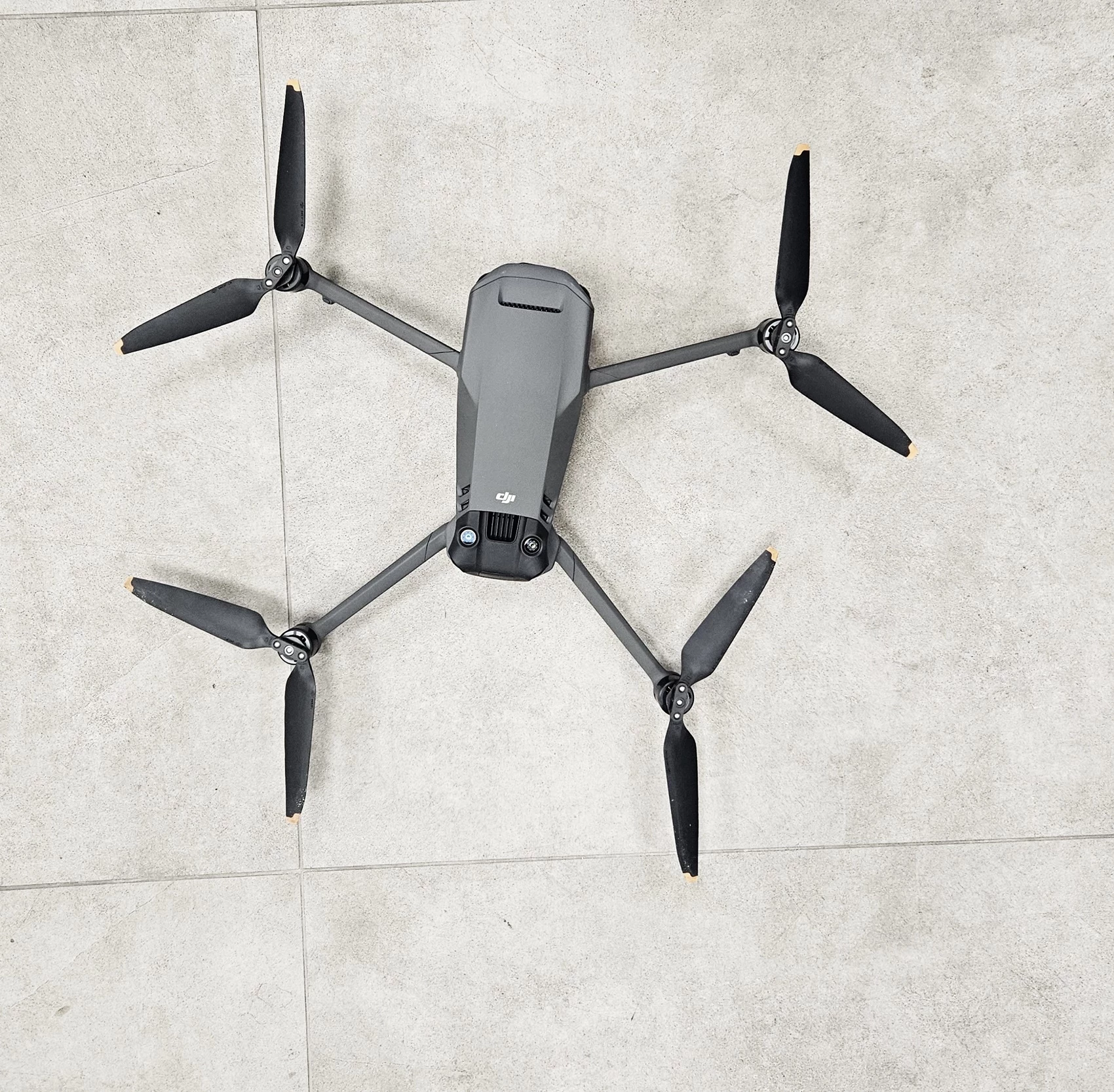 dron-dji-rc-mavic-3-classic-krupowki-75-zakopane