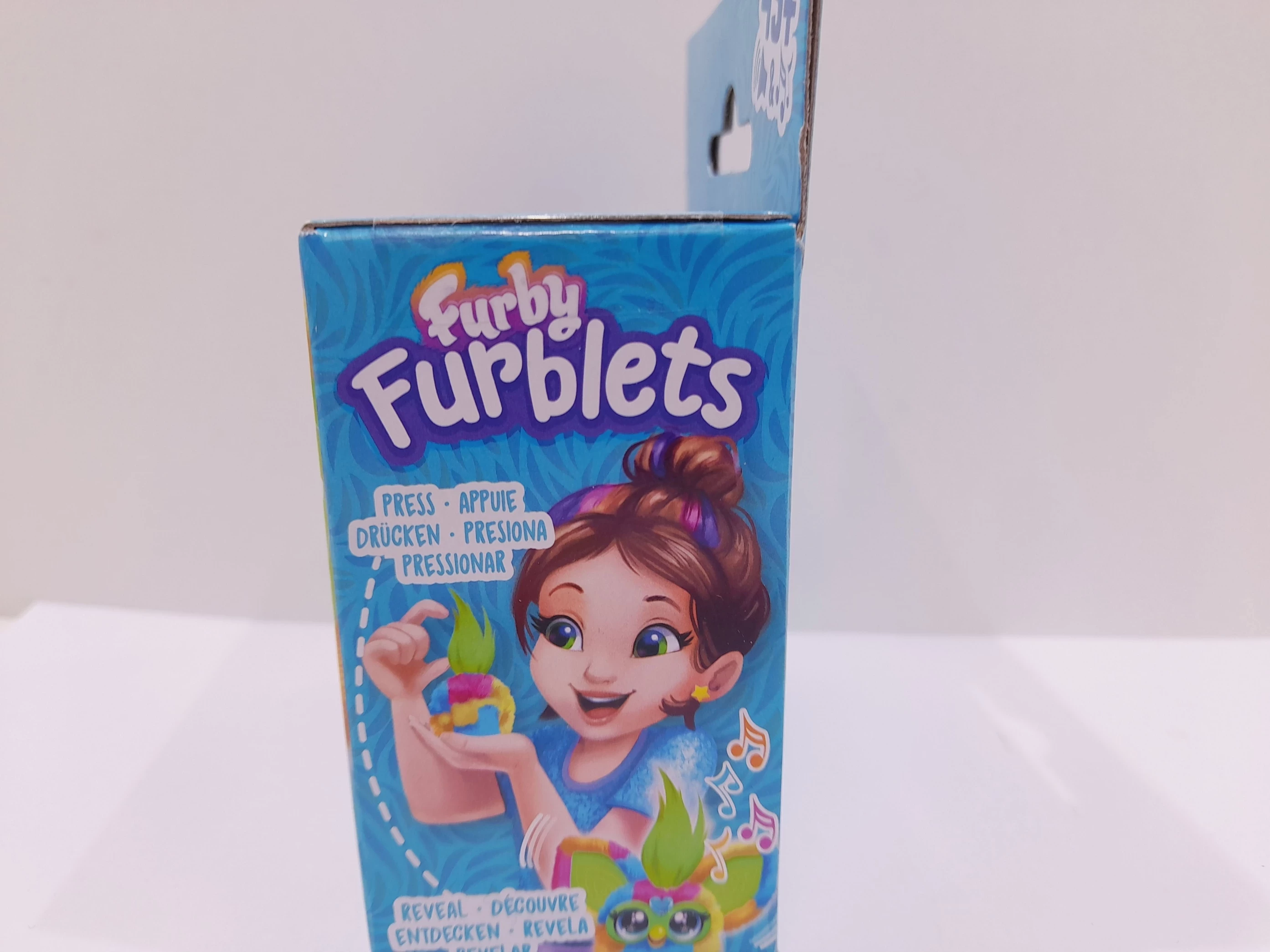 furby-furblets-interaktywna-maskotka-pix-elle-gamer-f8898-furbis-hasbro-wiek-dziecka-3475-60