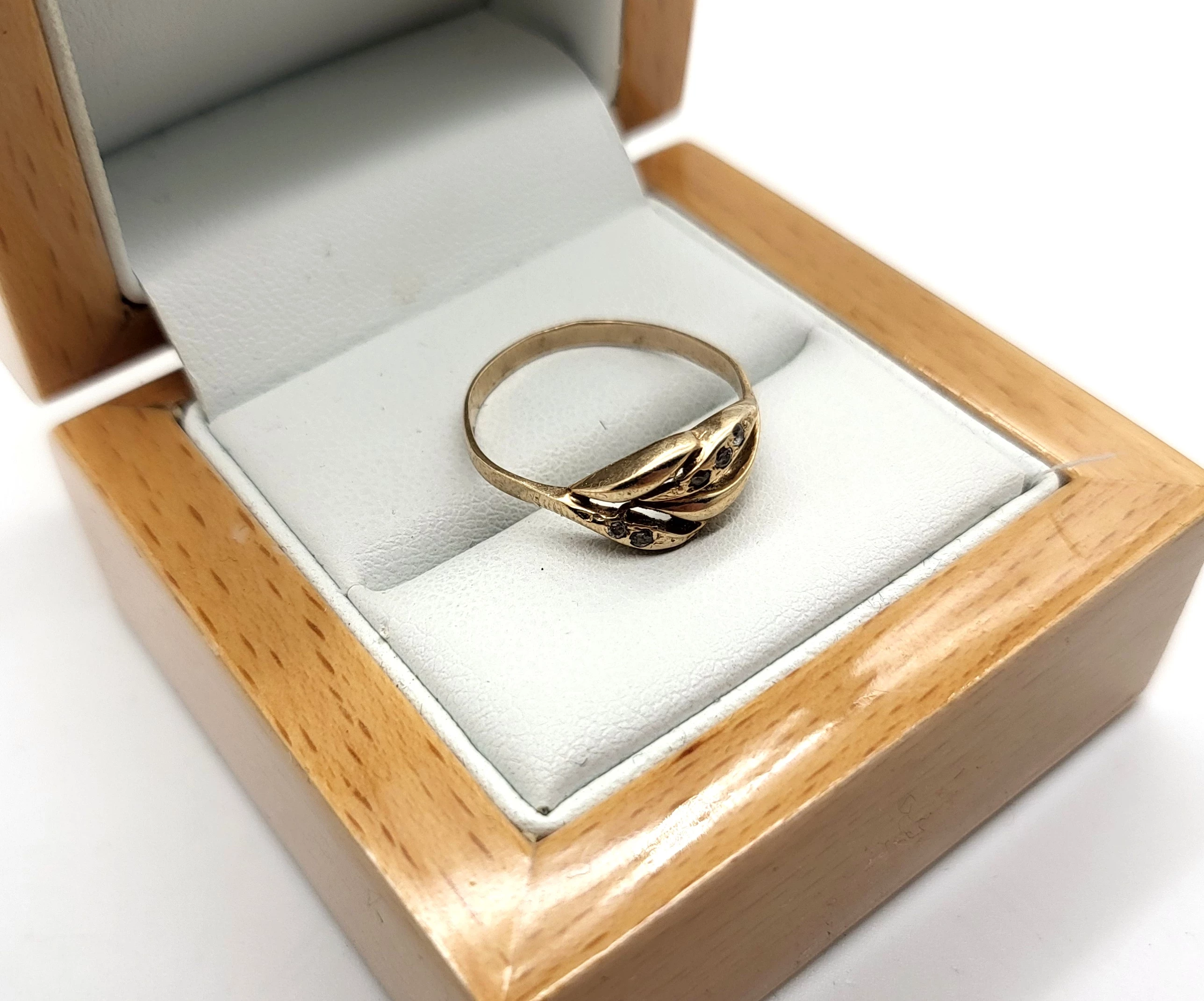 piekny-zloty-pierscionek-r17-kamien-17088-128