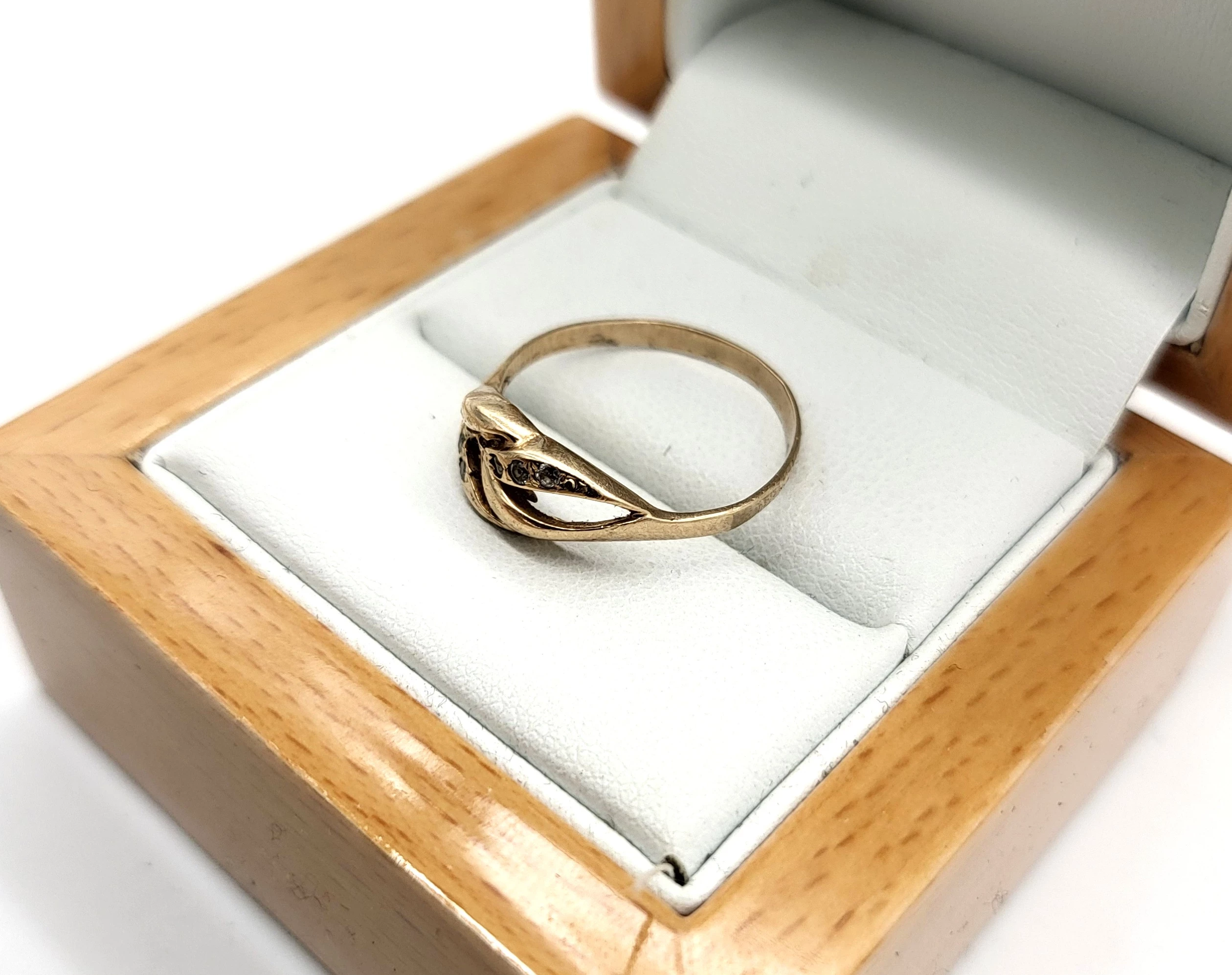 piekny-zloty-pierscionek-r17-material-15835-2