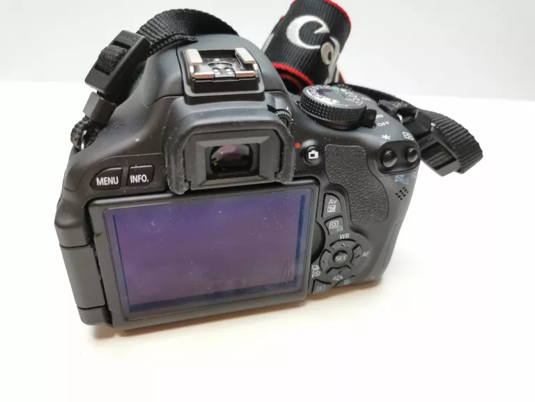 lustrzanka-canon-eos-600d-obiektyw-18-135mm-torba-rozdzielczosc-1800