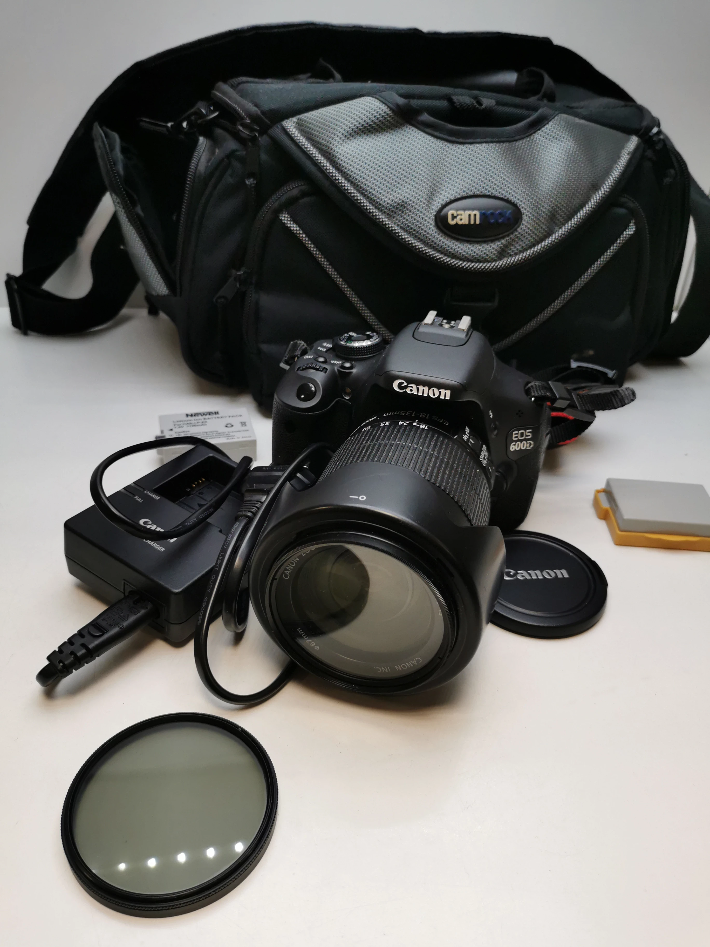 lustrzanka-canon-eos-600d-obiektyw-18-135mm-torba-gen-augusta-emila-fieldorfa-nila-2c-ostroleka