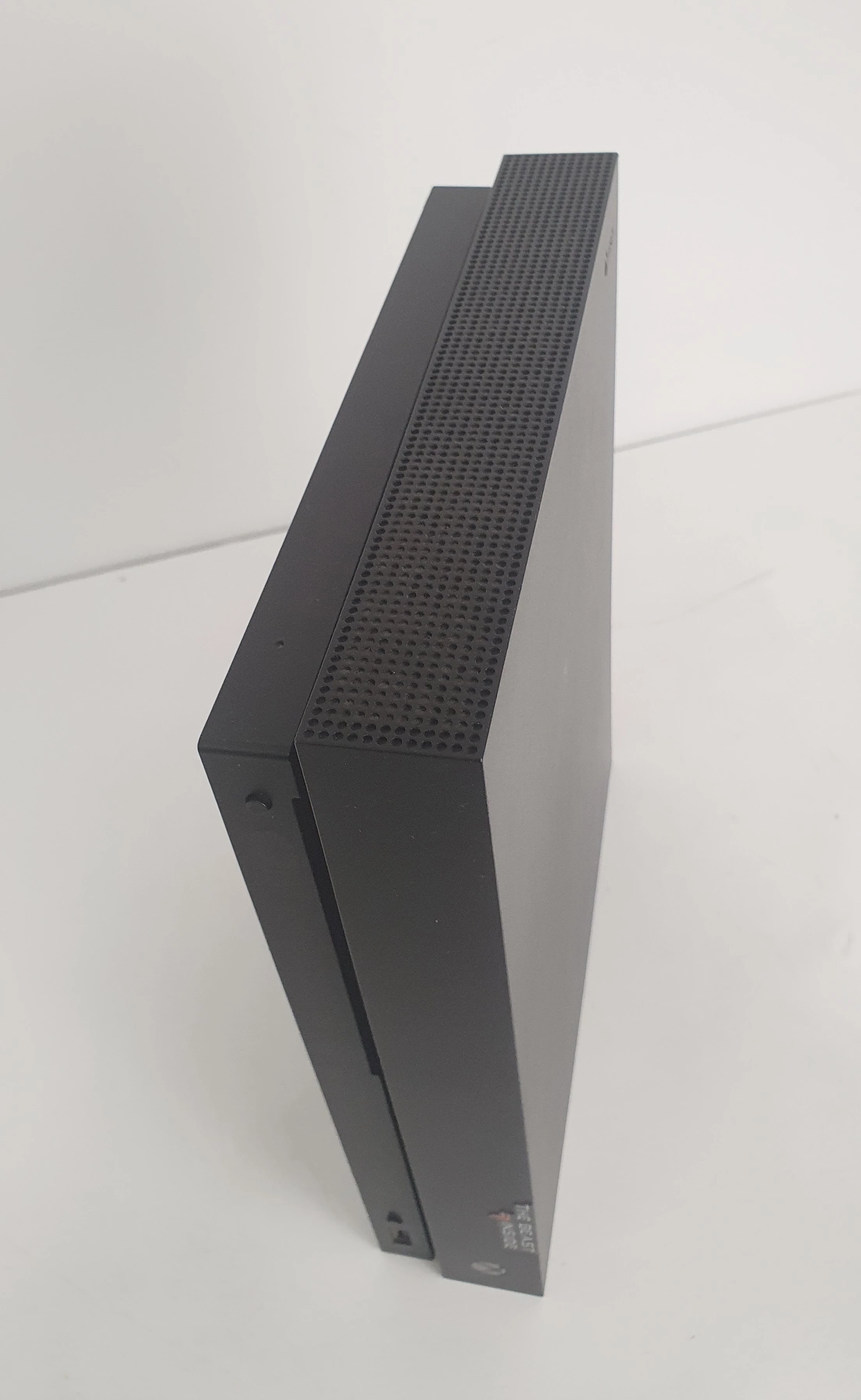 konsola-microsoft-xbox-one-x-1tb-kod-producenta-cyv-00105