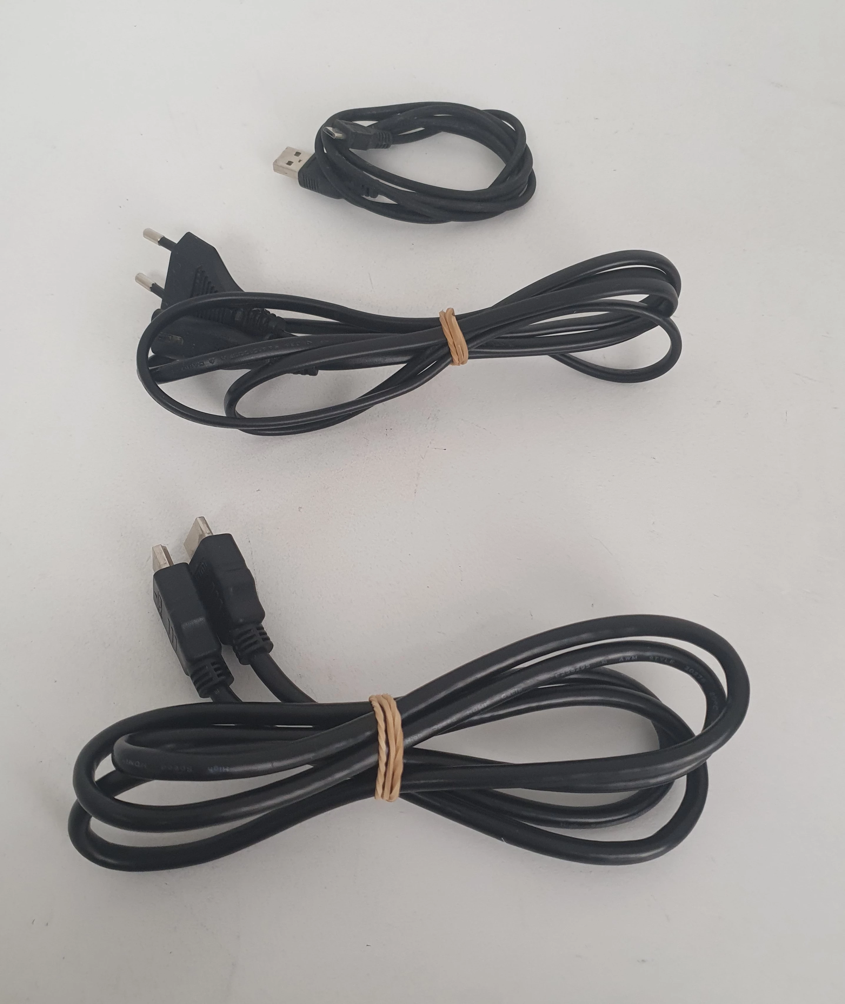 konsola-microsoft-xbox-one-x-1tb-ean-gtin-889842310092