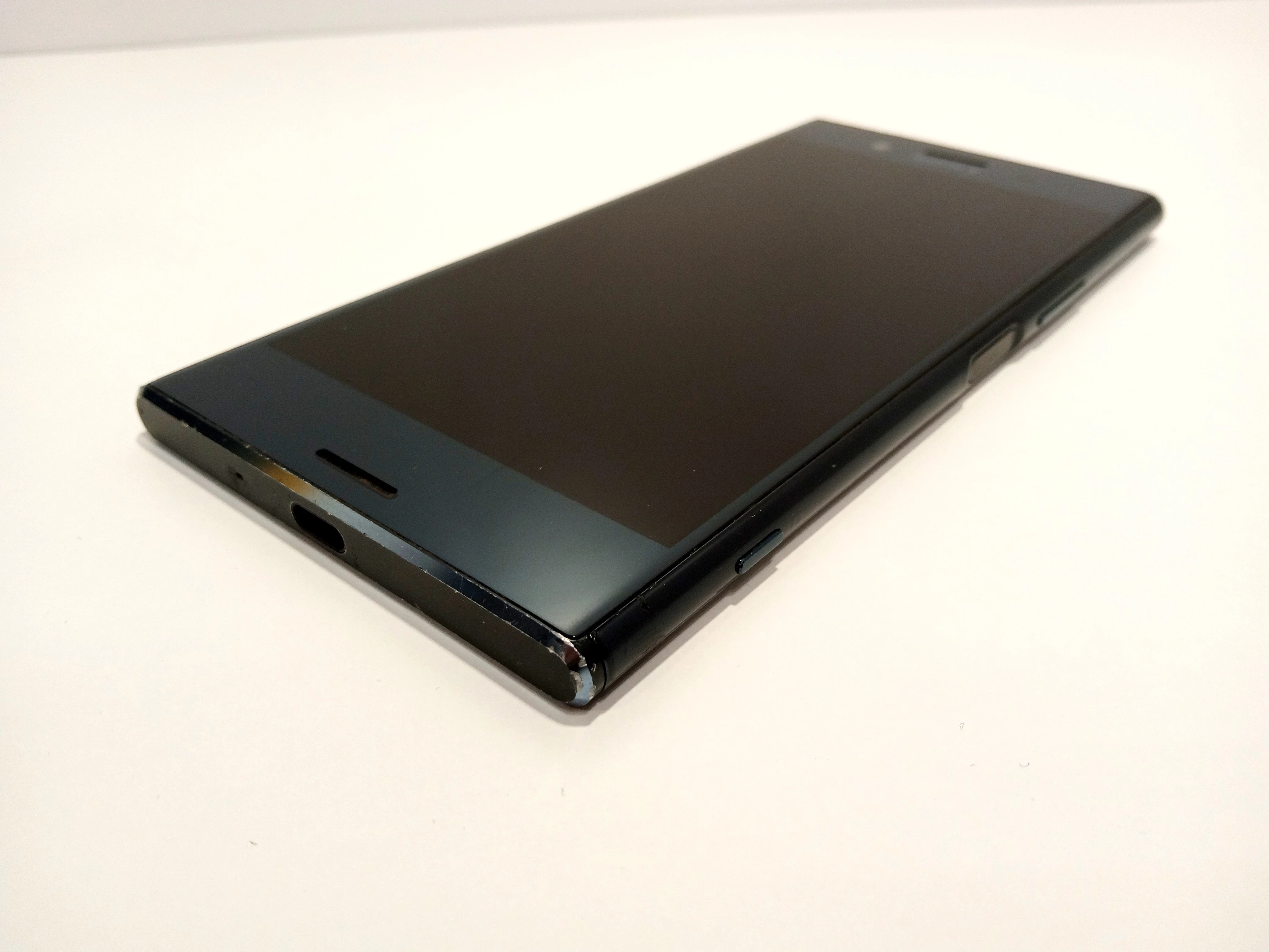 sony-xperia-xz-premium-g8141-464-gb-stan-11323-2