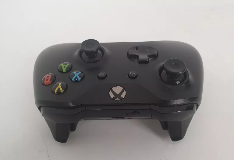 konsola-microsoft-xbox-one-x-1tb-wersja-konsoli-130591-225650