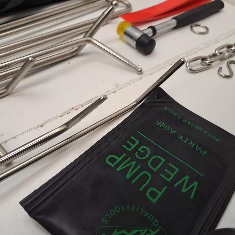 zestaw-do-awaryjnego-otwierania-auta-product-id-5adfea00-47f2-4dd3-93de-88f7e47d0a79