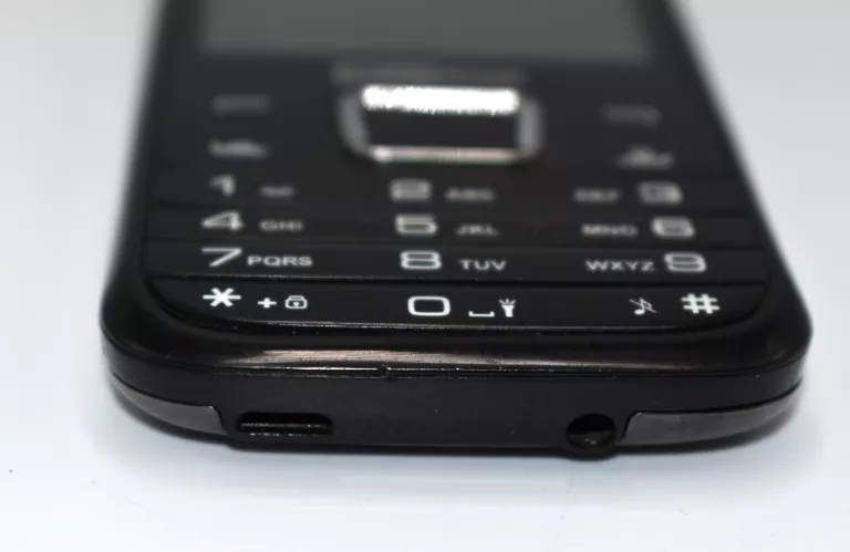 telefon-komorkowy-maxcom-mm238-256-mb-1-gb-3g-czarny-przekatna-ekranu-280