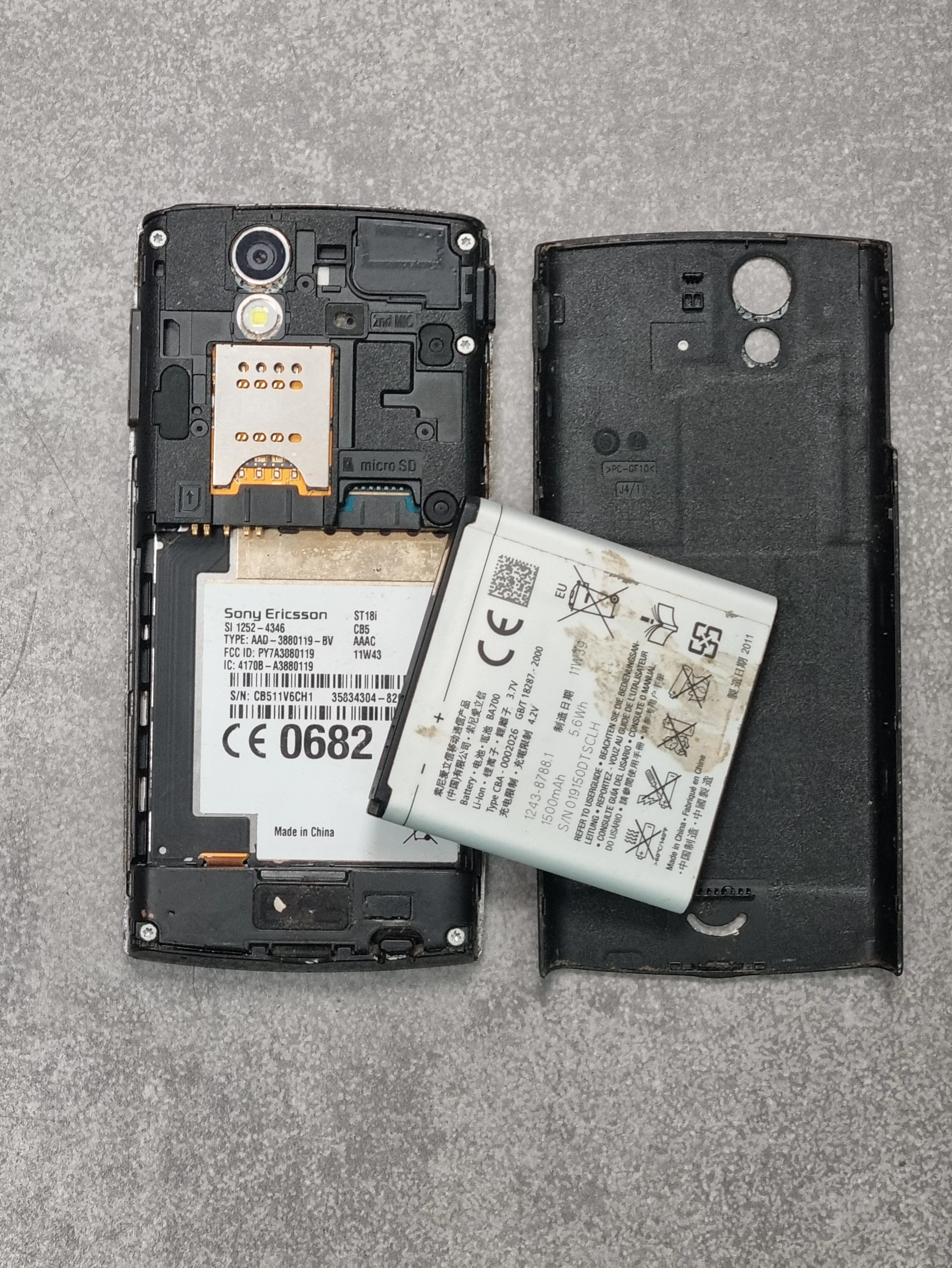 telefon-sony-ericsson-st18i-przekatna-ekranu-330