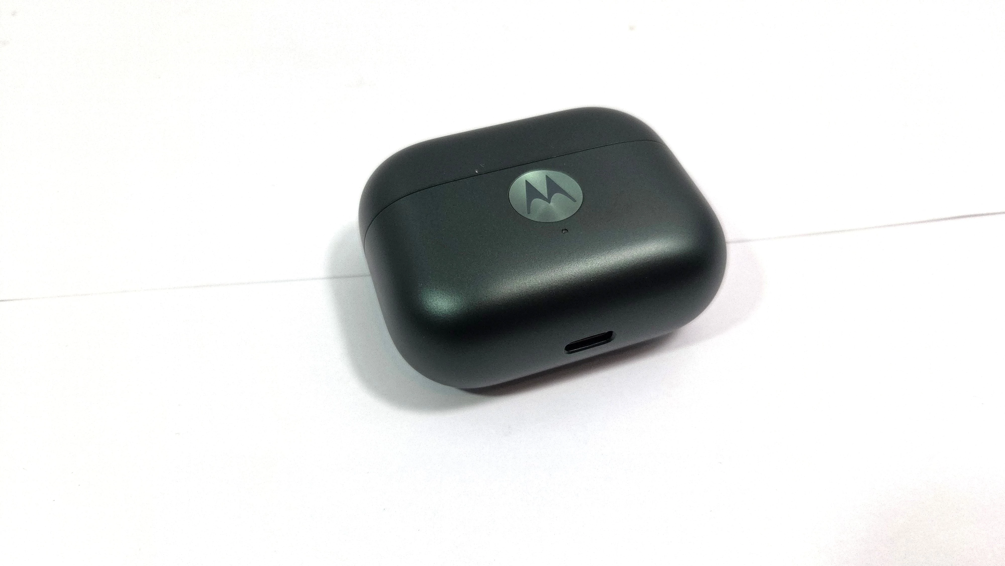 sluchawki-moto-buds-loop-jak-nowe-rodzaj-sluchawek-203681-1924292