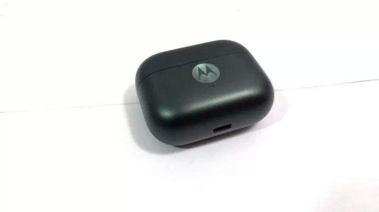 sluchawki-moto-buds-loop-jak-nowe-rodzaj-sluchawek-203681-1924292