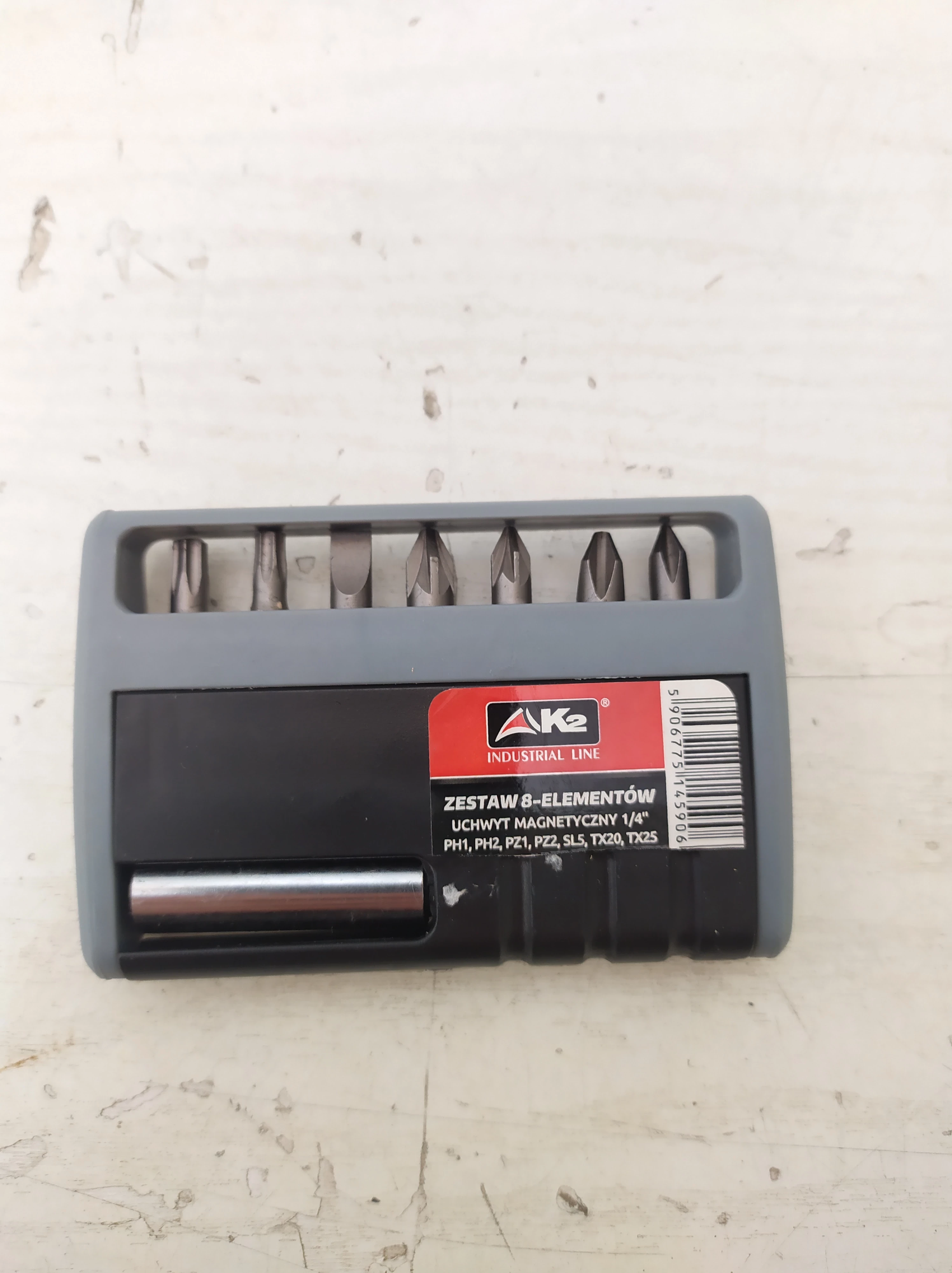 zestaw-8-bitow-uchwyt-magnetyczny-k2-osiedle-kombatantow-7c-krakow