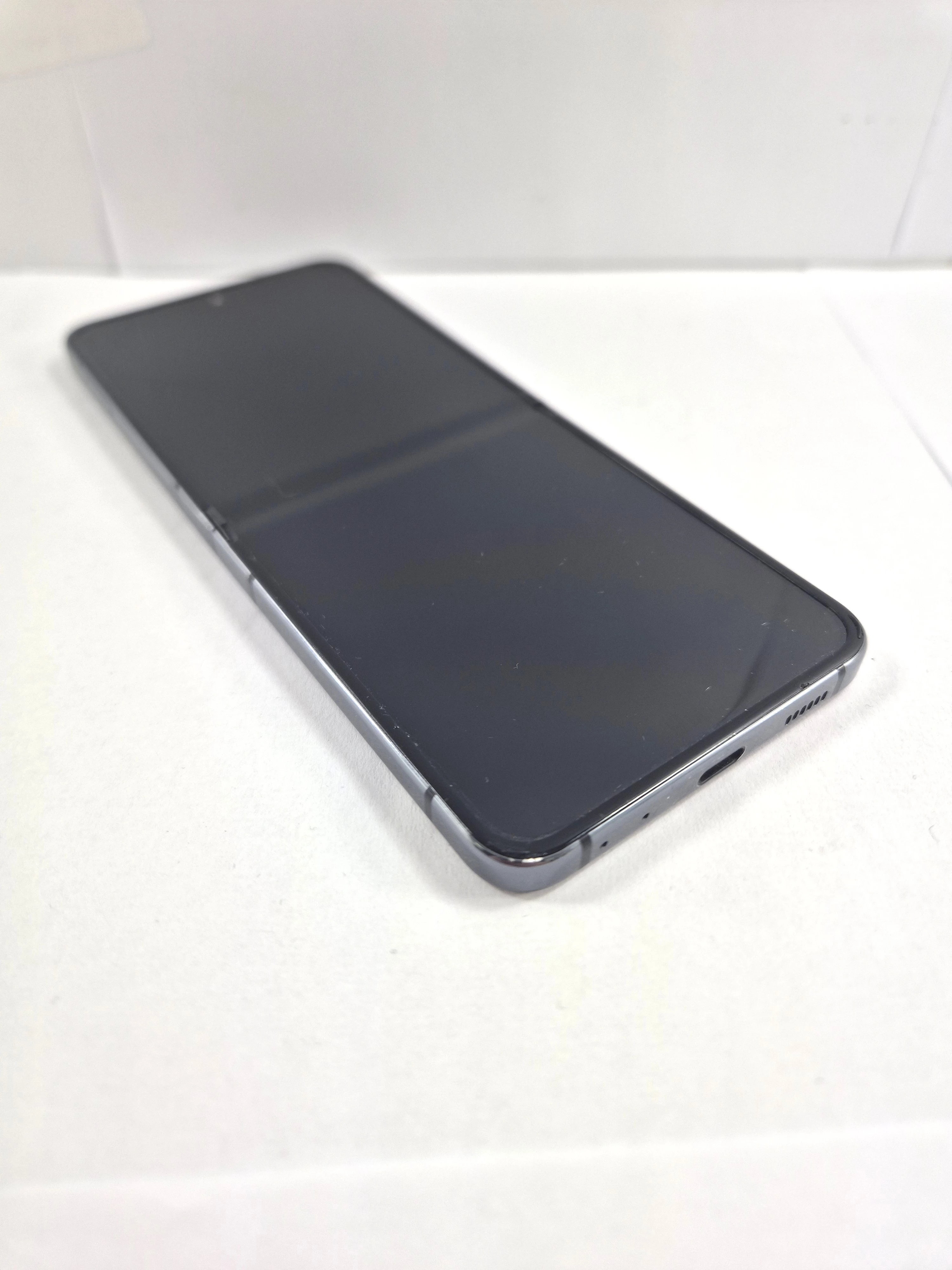 telefon-samsung-galaxy-z-flip5-8256gb-przekatna-ekranu-670