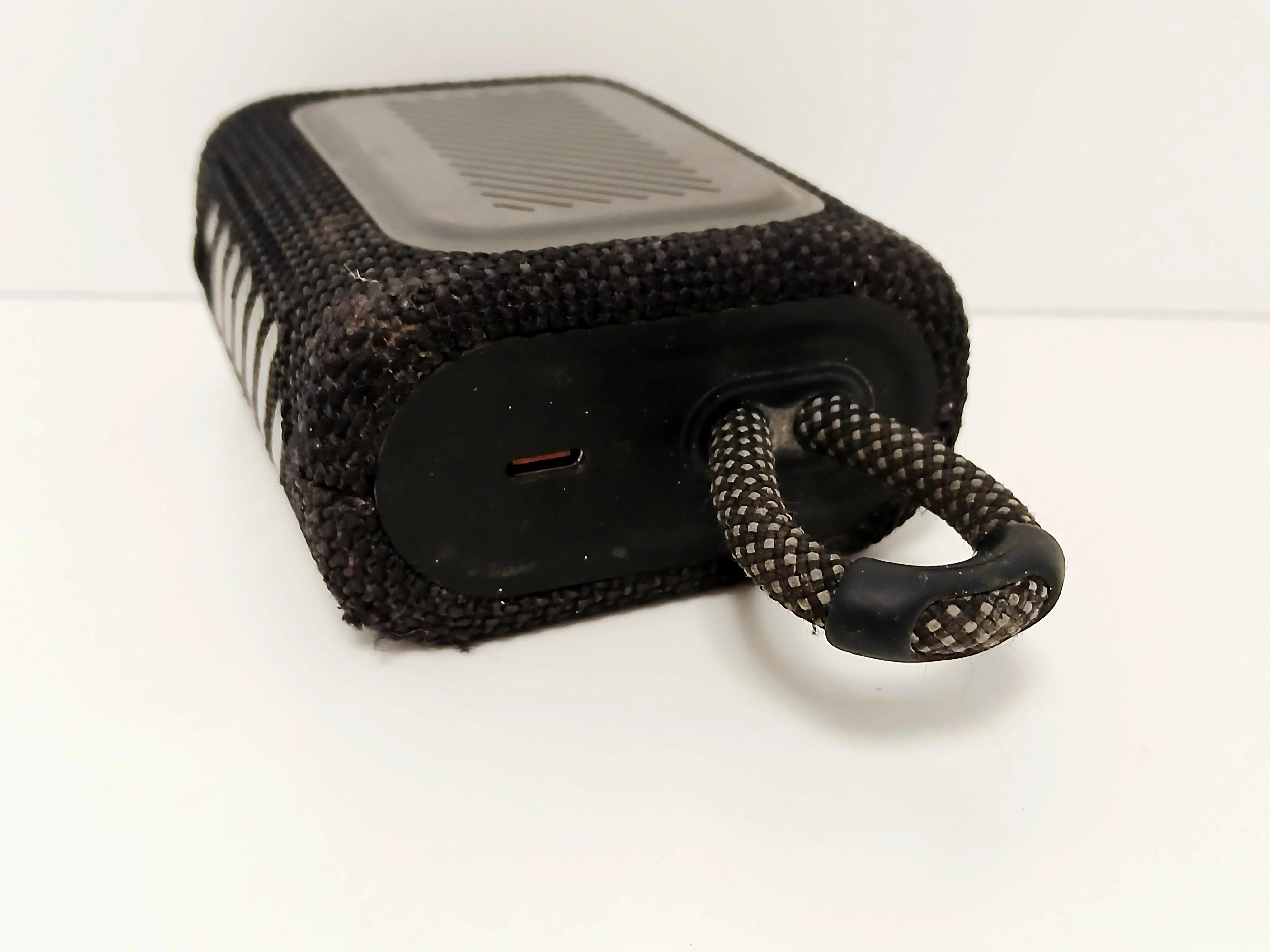 glosnik-jbl-go3-moc-420