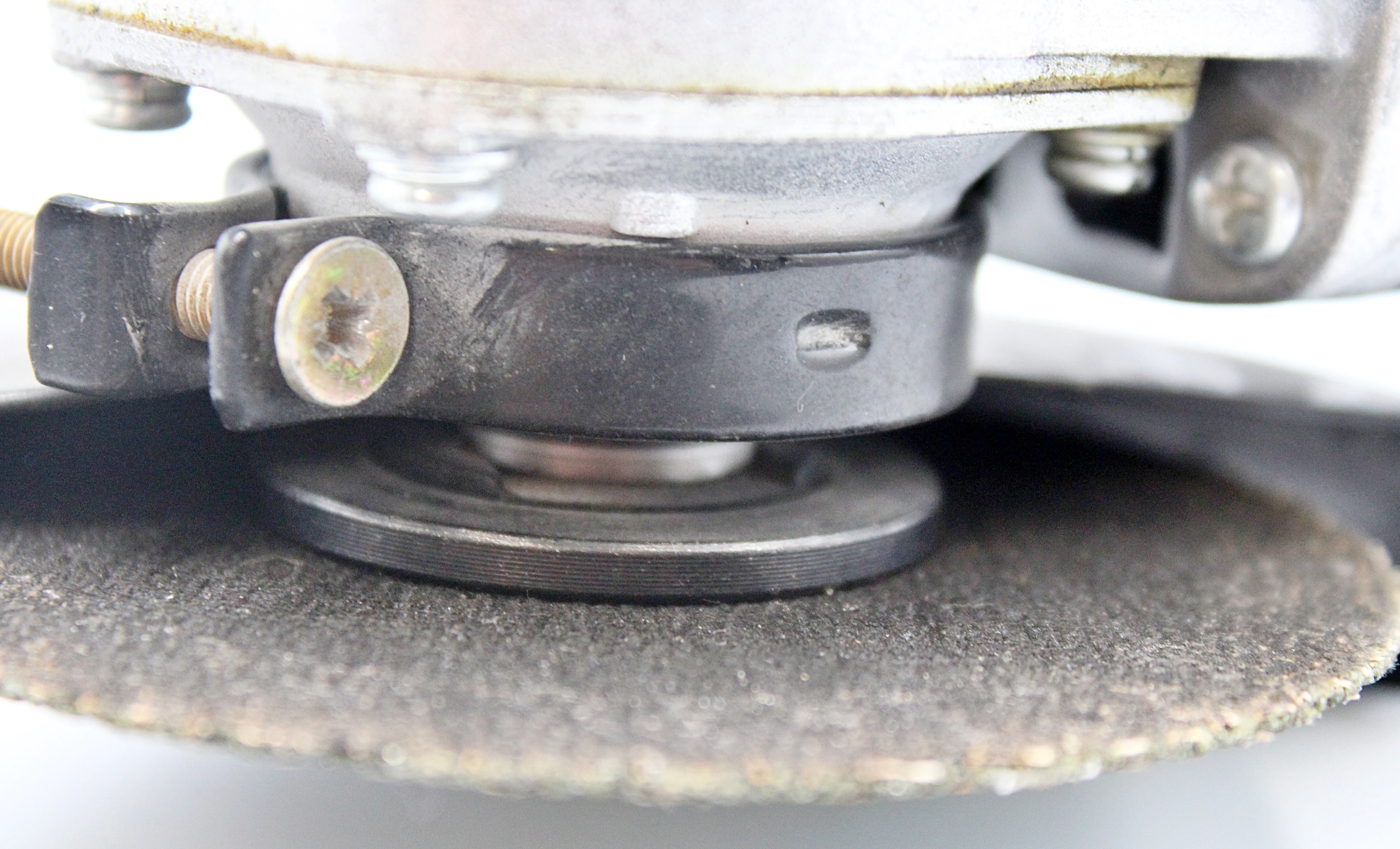 sieciowa-szlifierka-katowa-dh-ag11543s1m-dh43-115-500-w-napiecie-zasilania-23000